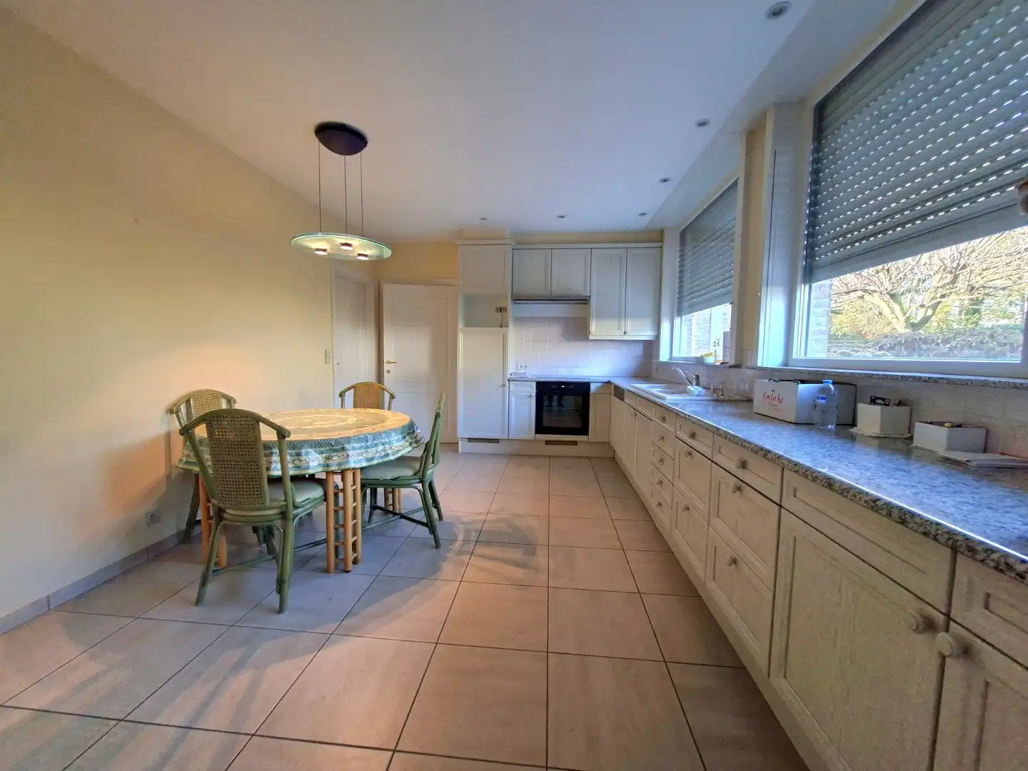 Residentieel gelegen villa foto 8