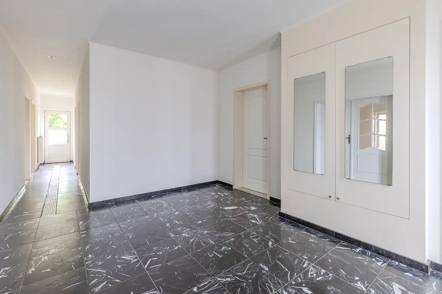 Instapklare woning op een ruim perceel van circa 8a8ca met tuin en garage op een gunstige locatie. foto 7