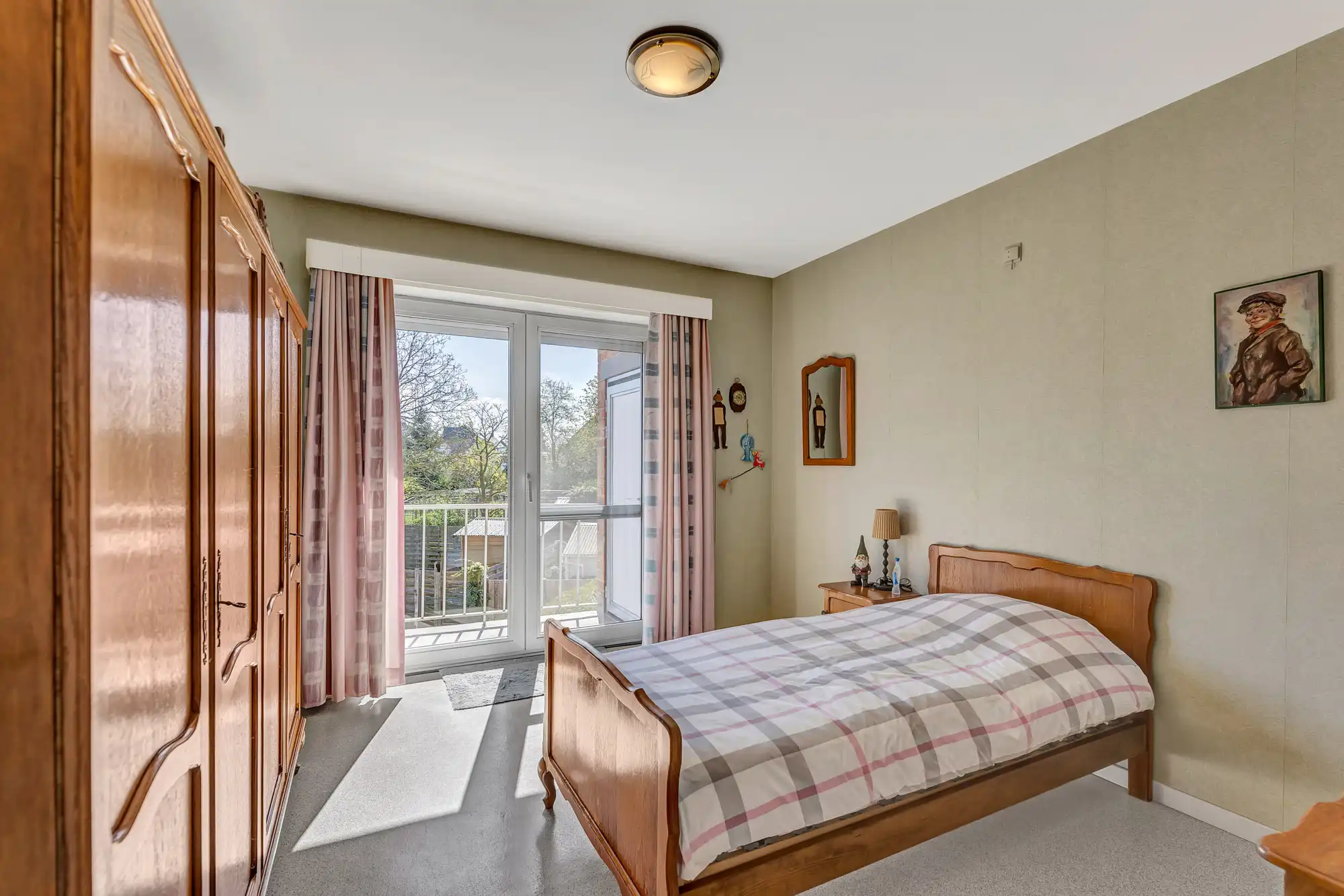 Instapklaar 2-slaapkamerappartement met terras en garage foto 13