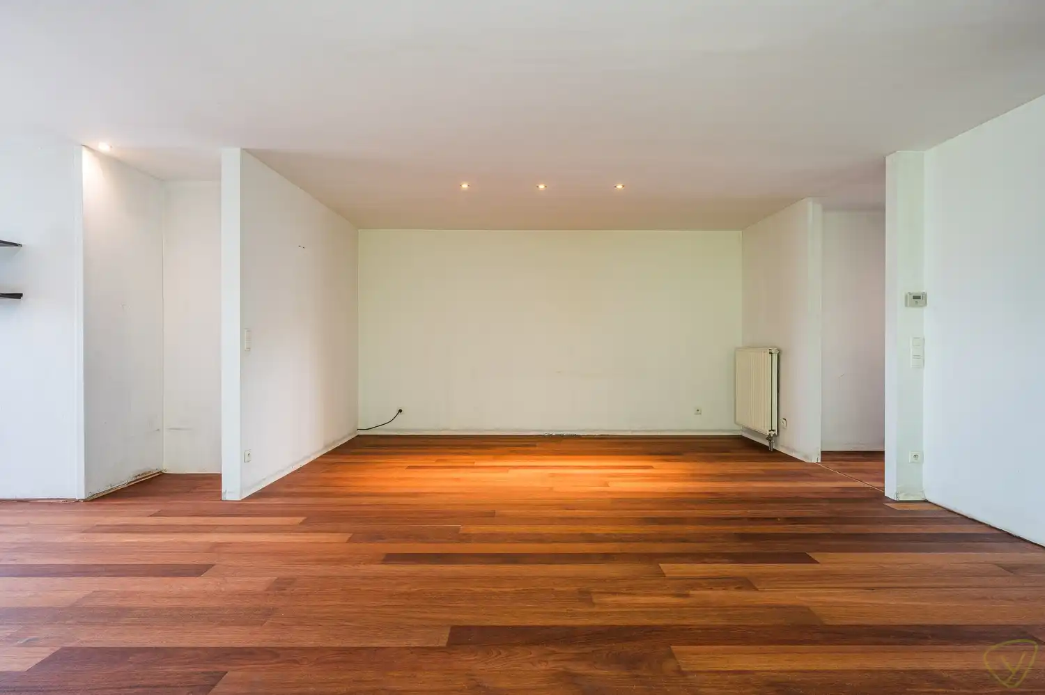 Veelzijdig handelspand met woonst op toplocatie in Lembeke foto 14