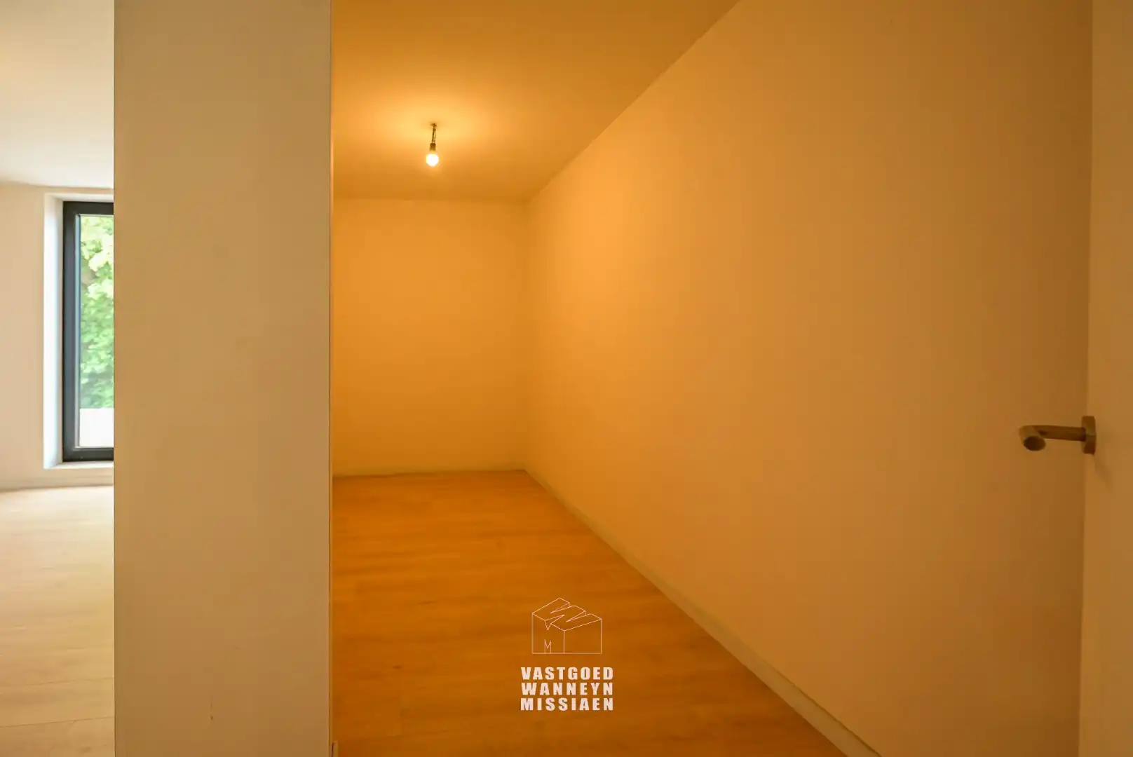 Moderne energiezuinige halfopen woning met 3 slaapkamers, tuin en carport foto 11