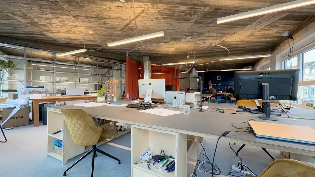 Lichtrijk kantoor te huur in hartje Gent foto 10