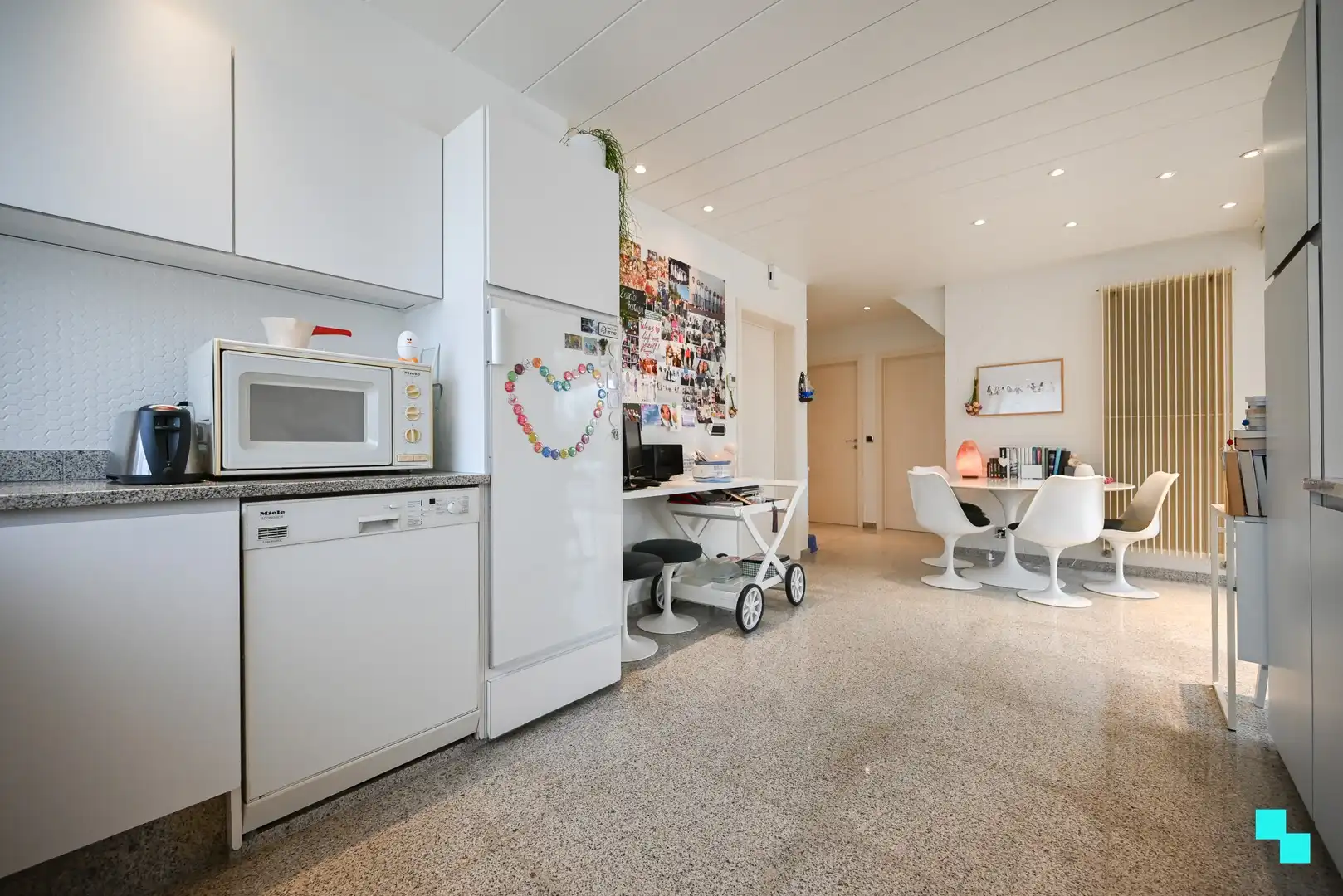 Verrassend ruime woning op hoekperceel te Izegem, Bosmolens foto 7