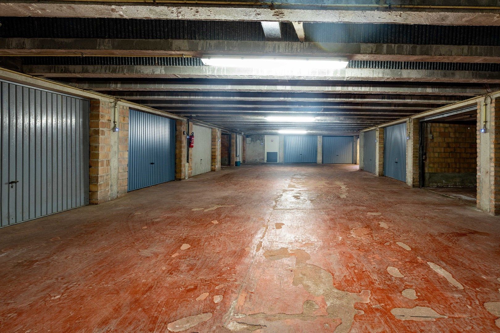 Zéér ruim appartement met open zichten, grote garage en drie slaapkamers te Sint-Andries. foto 18