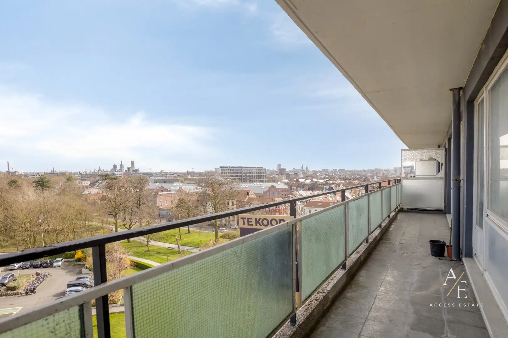 GENT - Te renoveren appartement (2slk.) met groot terras en ver uitzicht over het stadscentrum foto 11