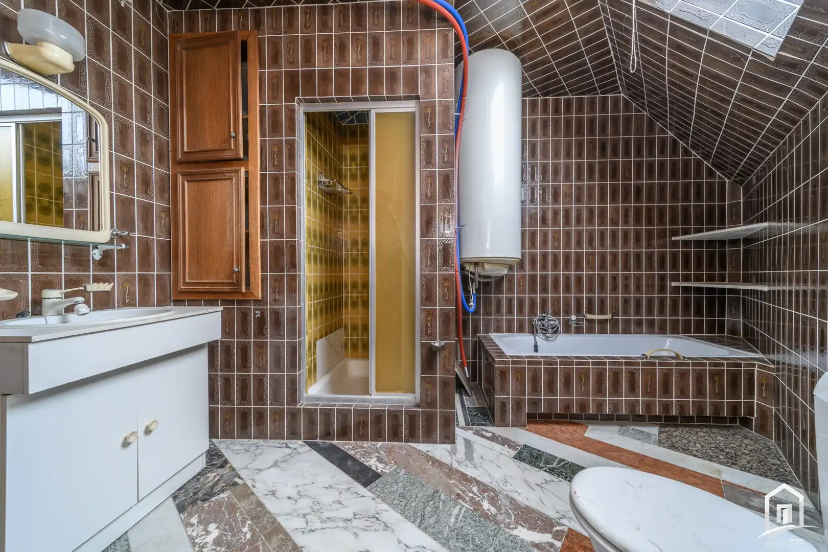 Te renoveren ruime, karaktervolle gezinswoning te Aalst foto 15