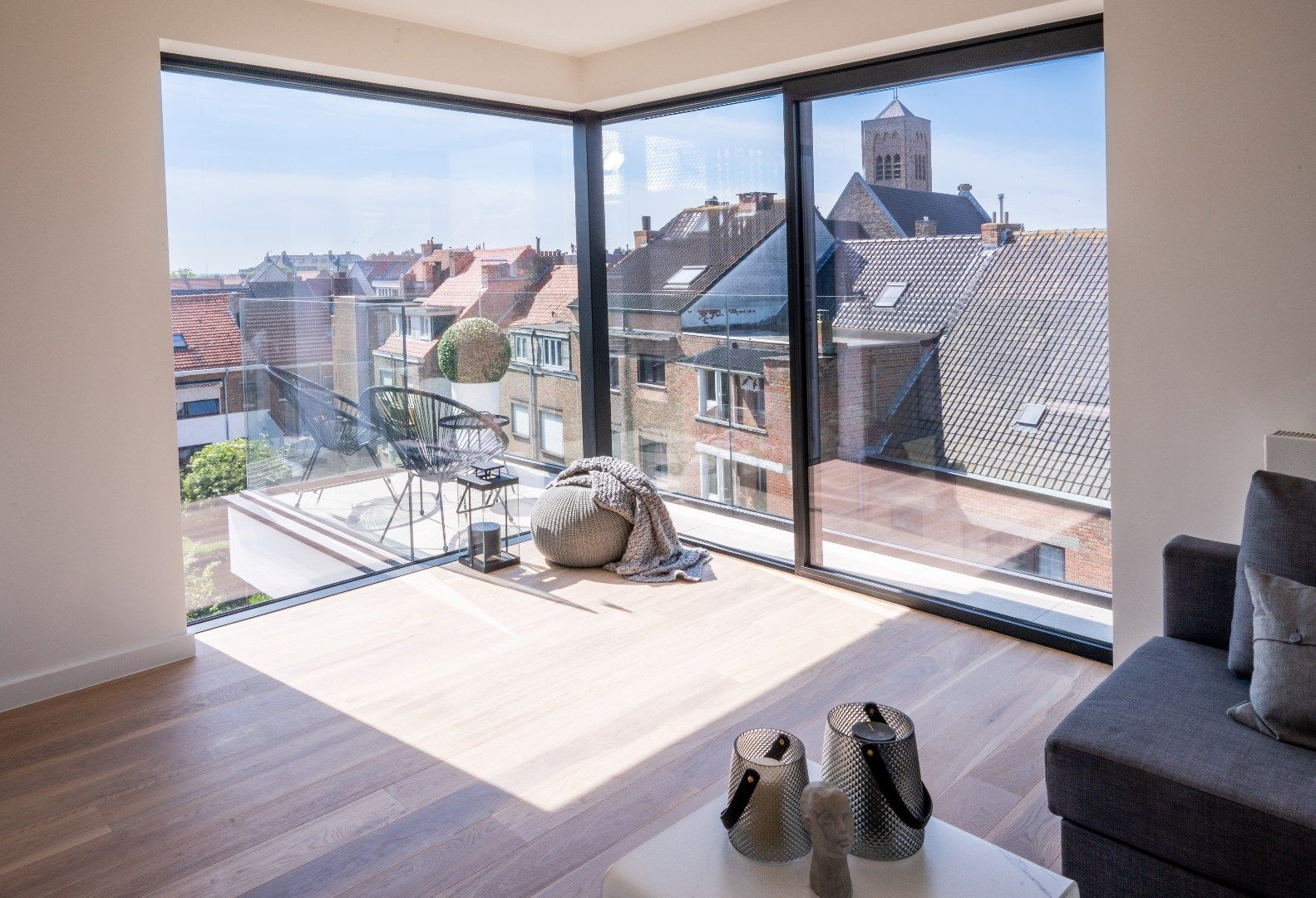 Vernieuwbouw – Luxueuze appartementen in een standingvol gebouw met glorieuze gevel op een boogscheut van het strand te Mariakerke! foto 13