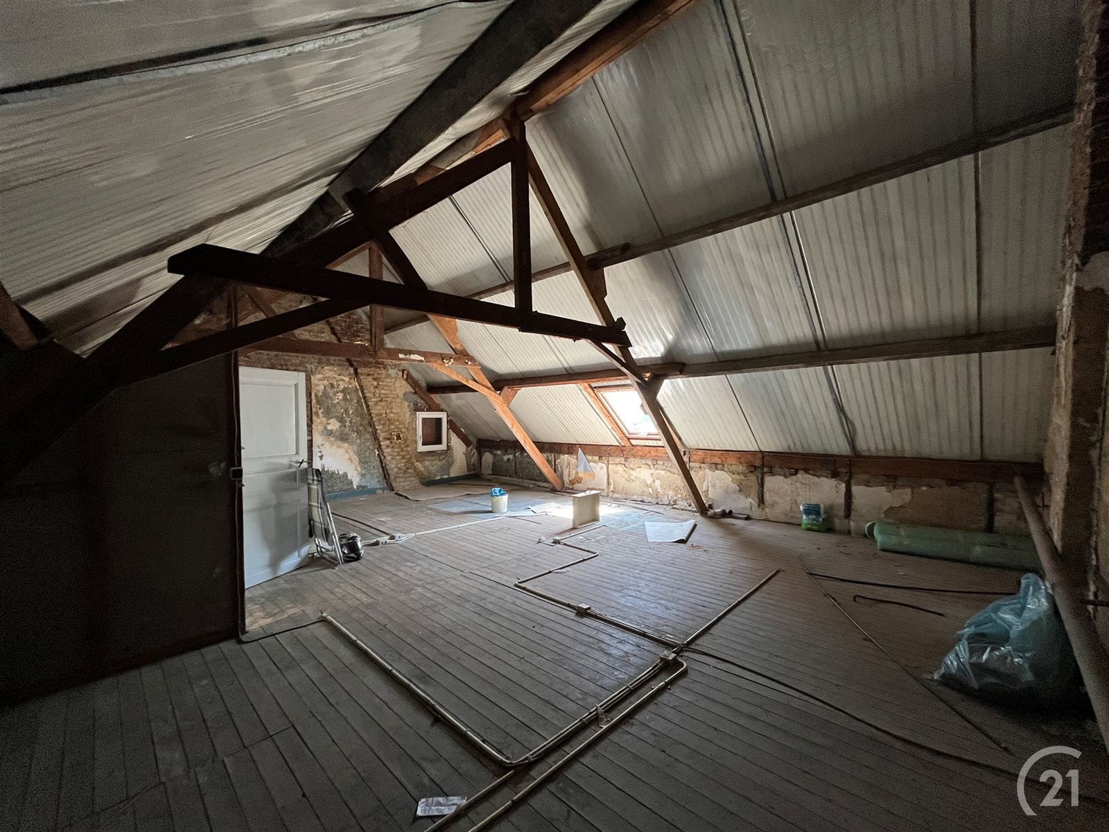 Ruim pand met karakter en dubbele garage! foto 12