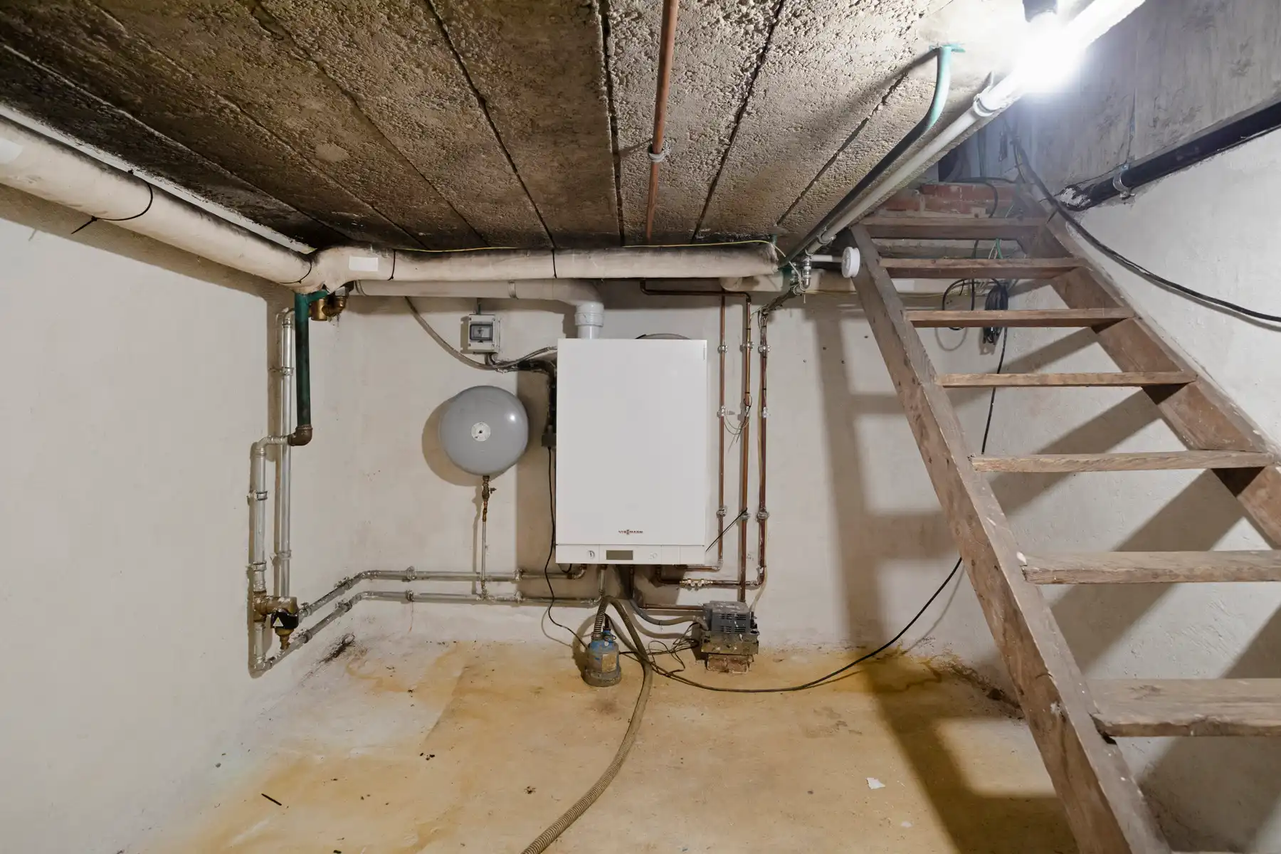 Leuke woning met veel potentieel en grote tuin foto 23