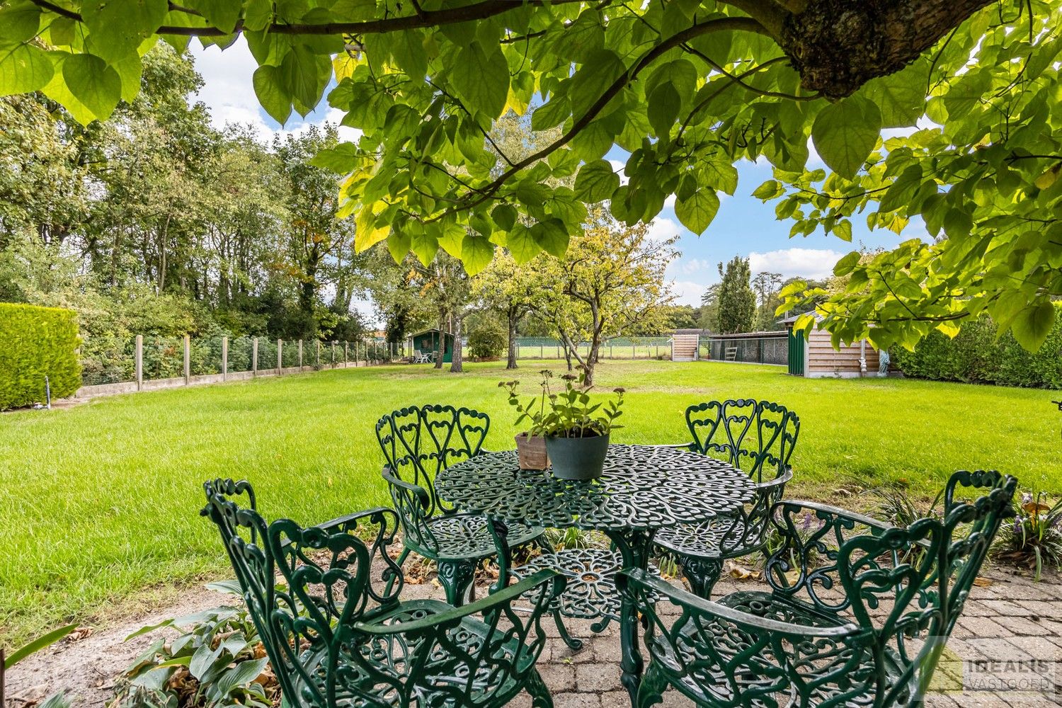 IDEALIS VASTGOED – PERFECT ONDERHOUDEN, INSTAPKLARE WONING +- 175M², MET MAAR LIEFST 4 SLAAPKAMERS, HEERLIJK LICHTRIJKE WOONKAMER EN DUBBELE GARAGE OP EEN PRACHTIG GROEN EN RUIM PERCEEL VAN 18A 43CA. foto 34