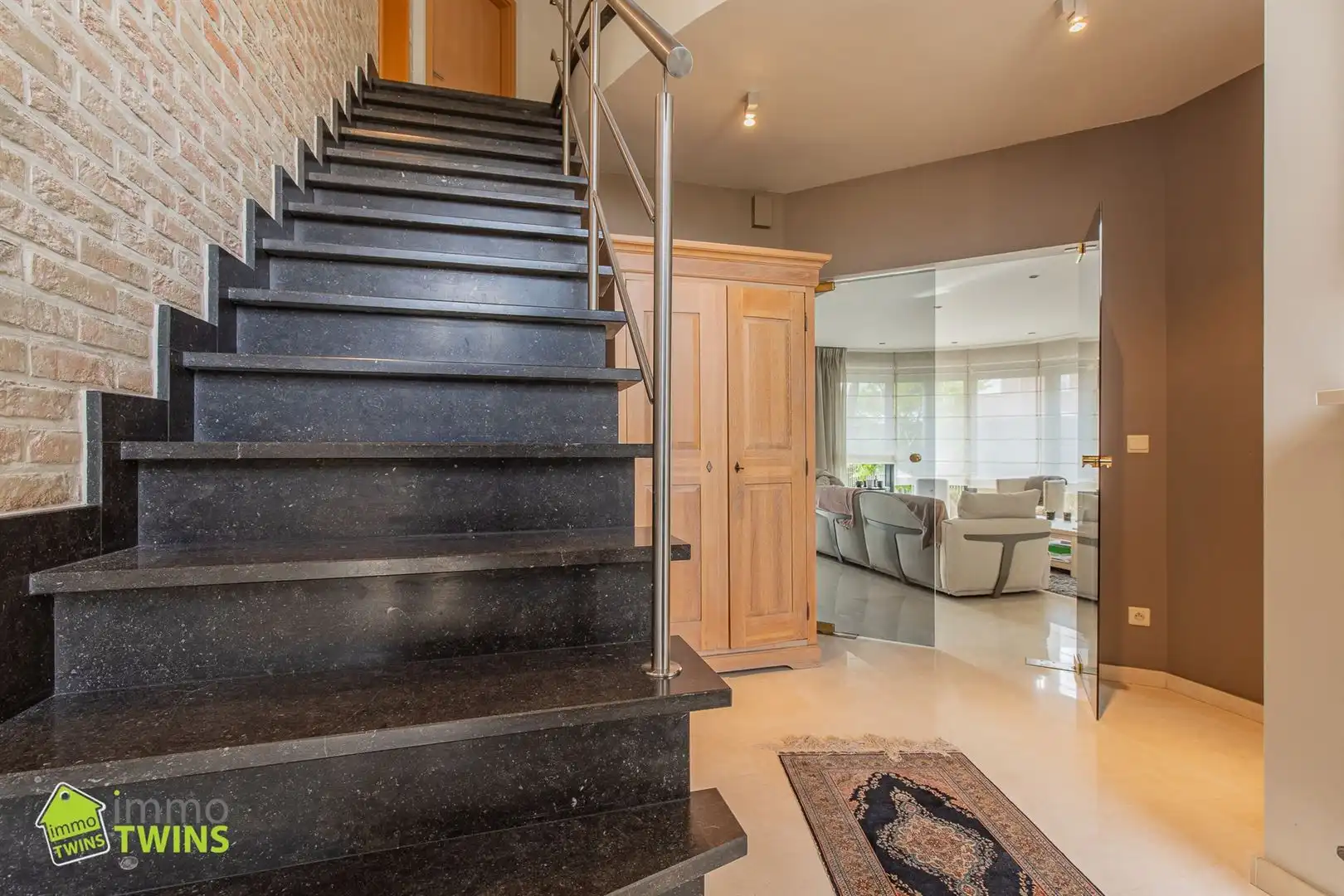 Prachtige instapklare open bebouwing te huur met afgesloten tuin en dubbele garage foto 21