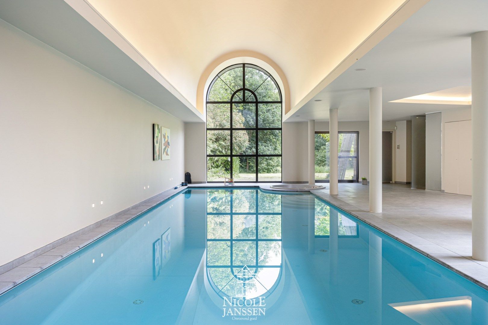 Exclusieve, authentieke villa met binnenzwembad op een rustige locatie foto 11