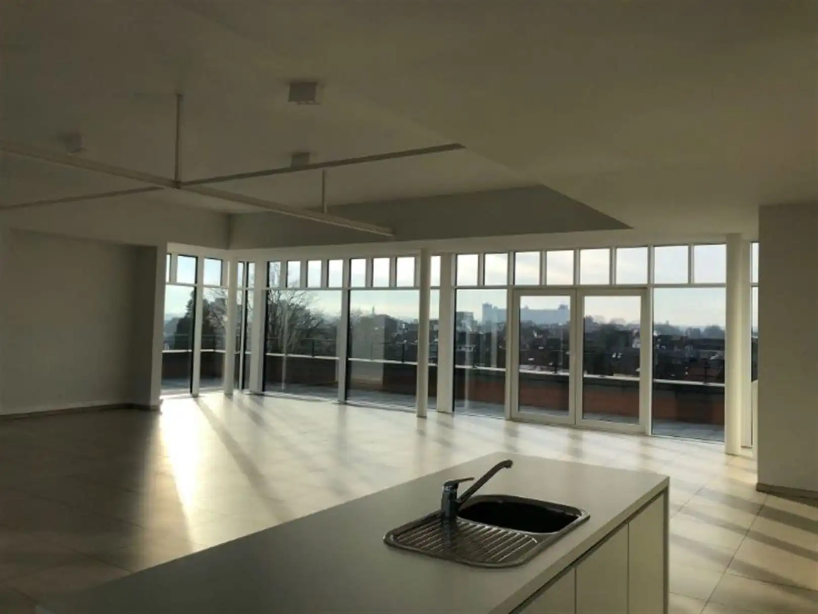 Kantoorgebouw foto 4