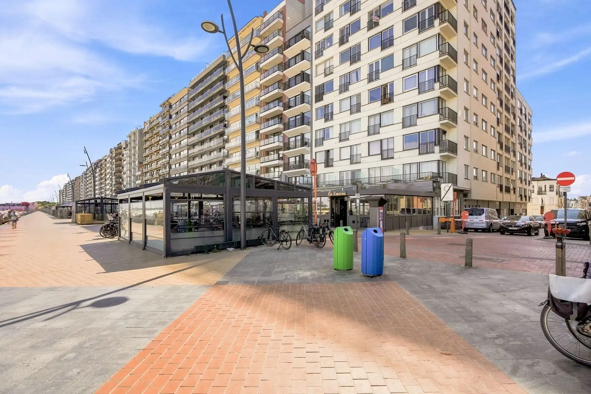 LUXUEUS / VLAK AAN ZEEDIJK foto 27