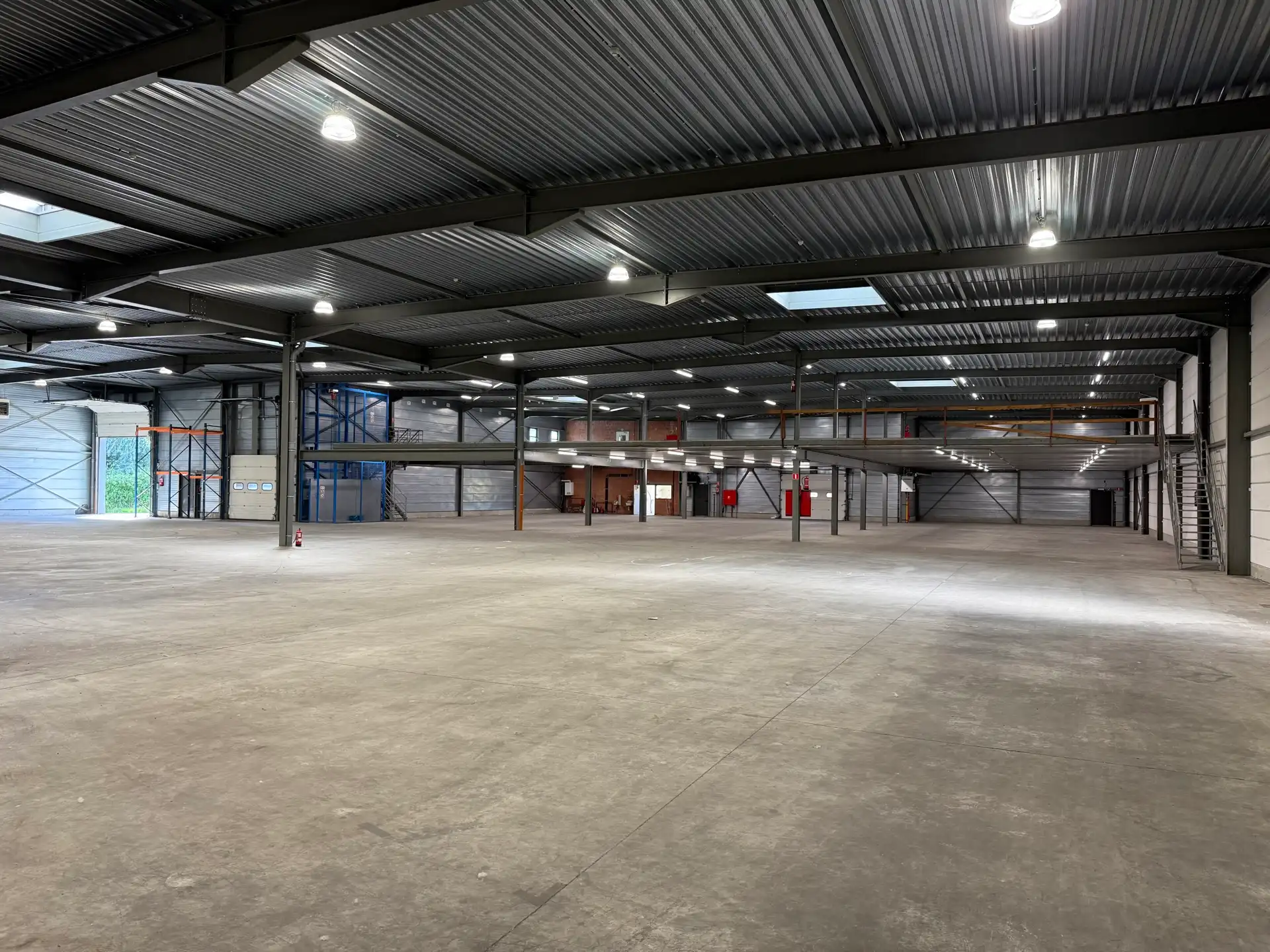 Bedrijfsgebouw te koop in Tongeren foto 6
