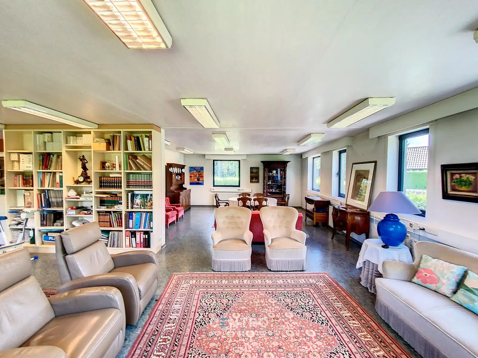 Vrijstaande VILLA (430m²) op een hoekperceel van ± 1.200 m² op invalsweg Roeselare (vlakbij de ring R32). Ook ideaal als KANGOEROEWONING. foto 11