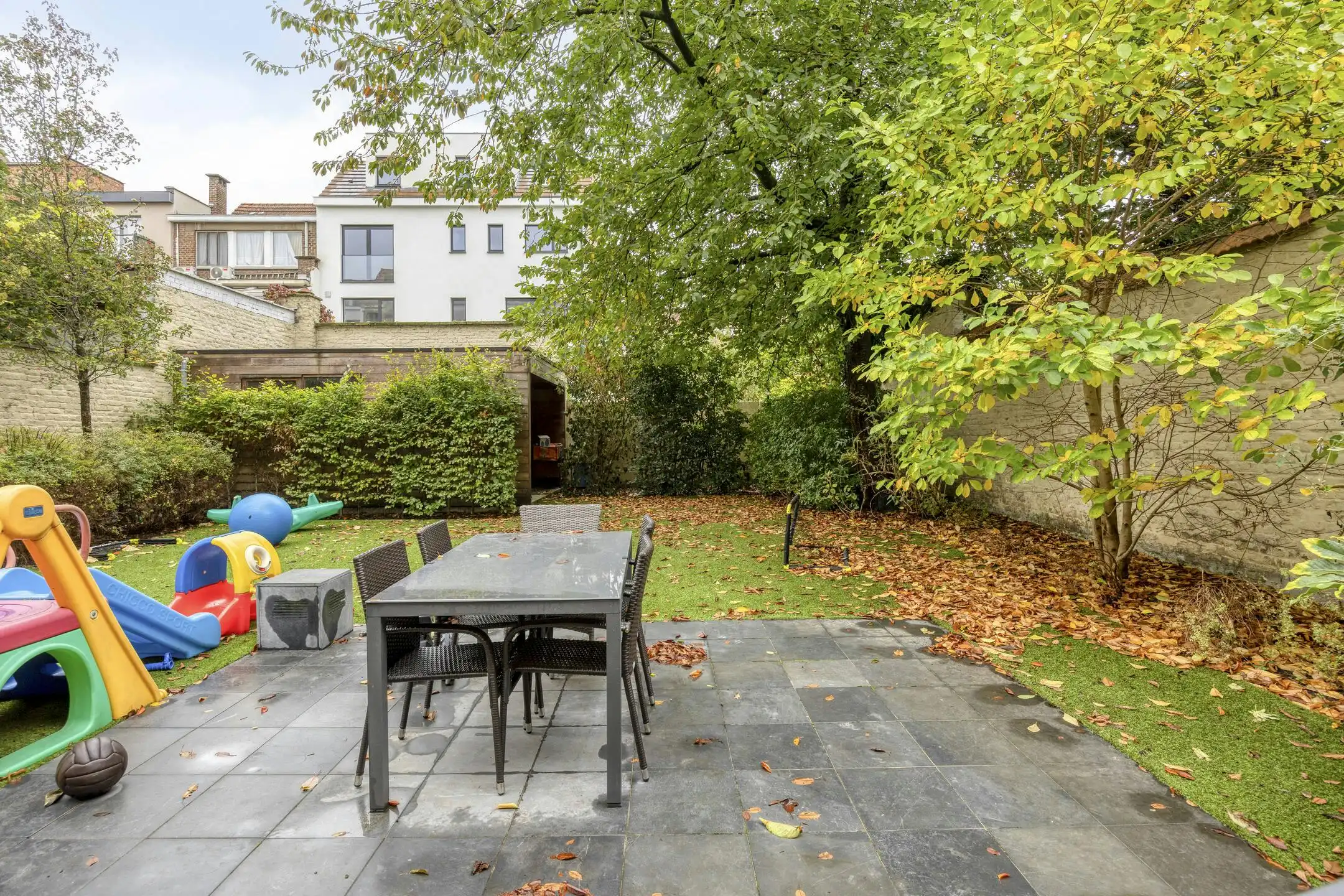 Op te frissen herenhuis met 7 slaapkamers en stadstuin. foto 24