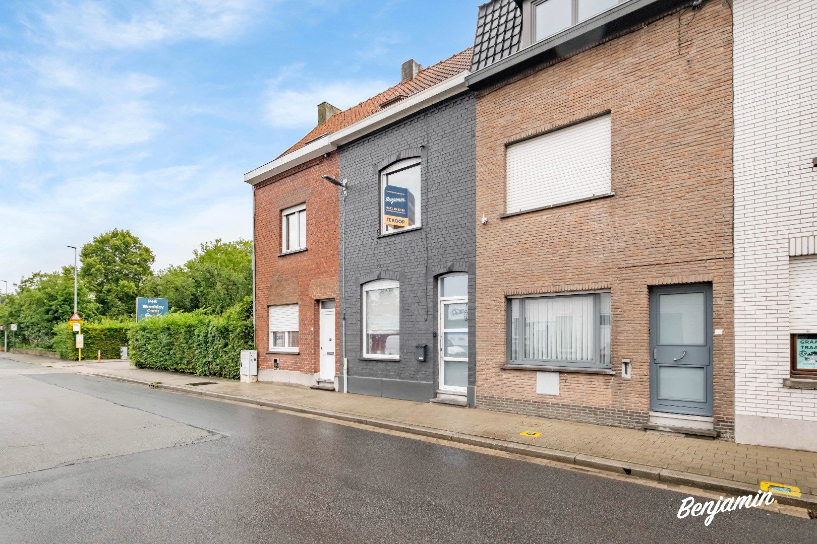 Rijwoning met 4 slaapkamers en stadstuin in het centrum van Heule foto 1