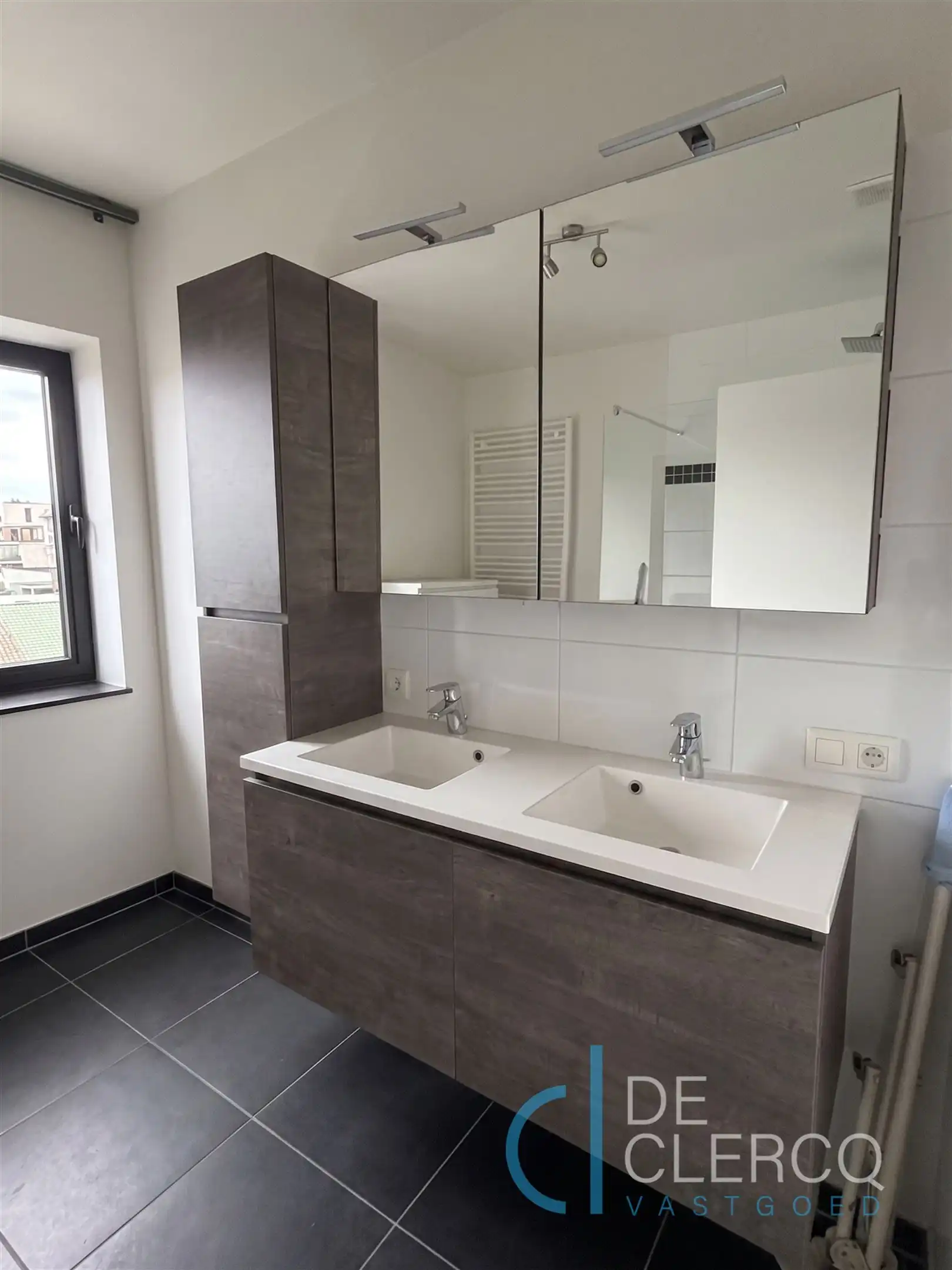 Tweeslaapkamer appartement te huur in centrum Lochristi!  foto 10