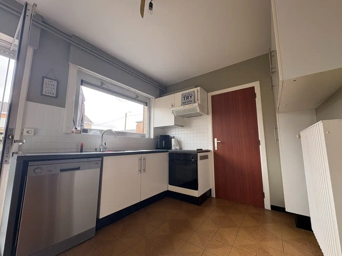 Rustig gelegen woning met 4 slaapkamers en een garage foto 6