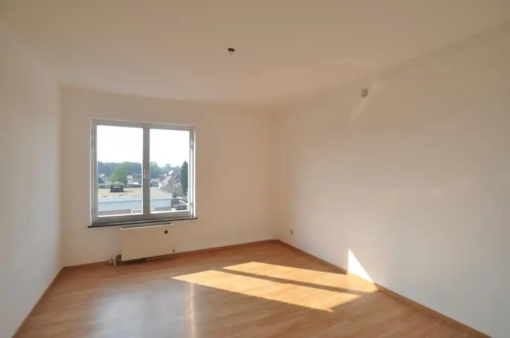 Ruim appartement te koop in Residentie Capricornus te Rekem foto 6