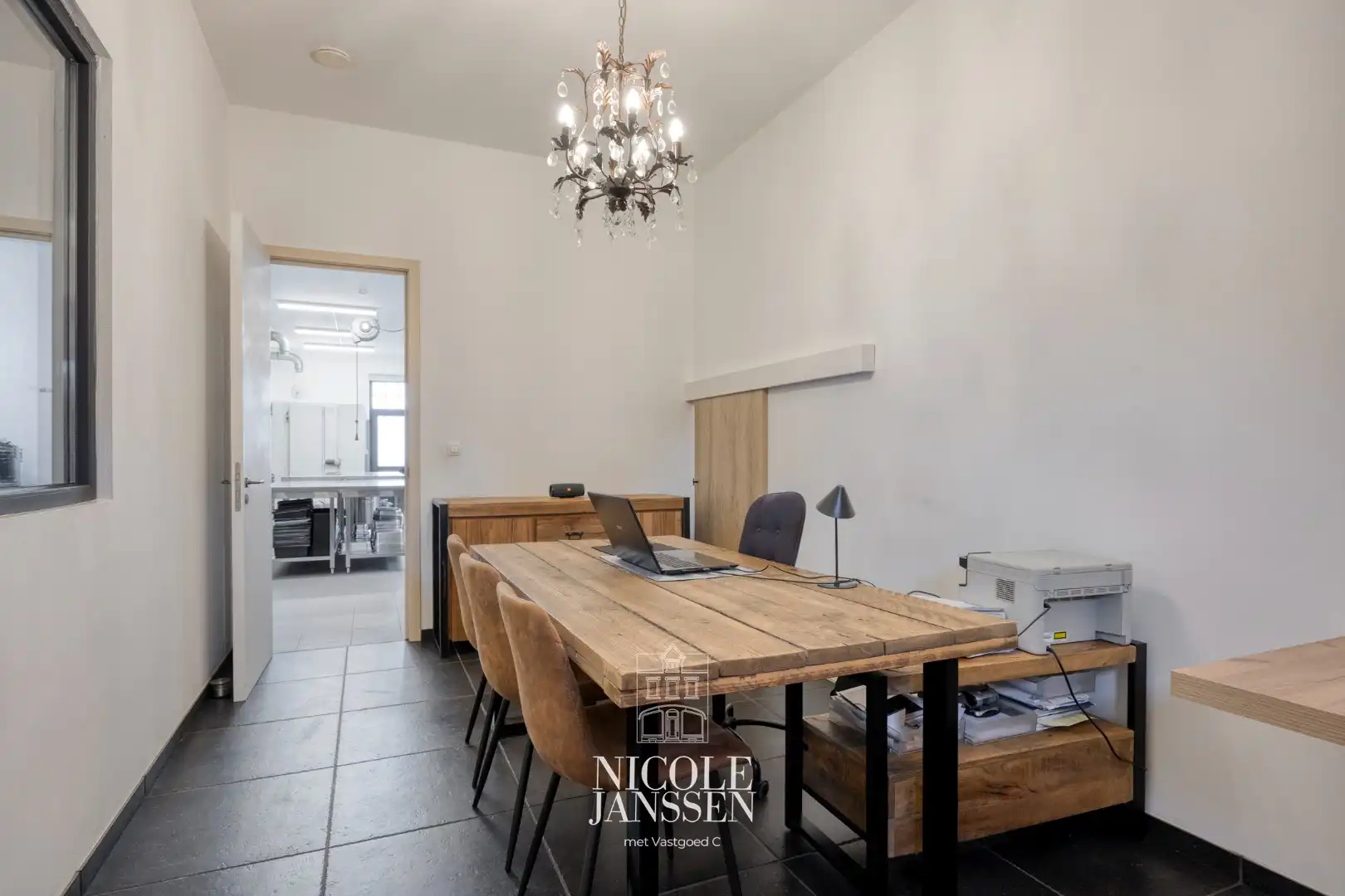 Handelspand met bovenwoning foto 13