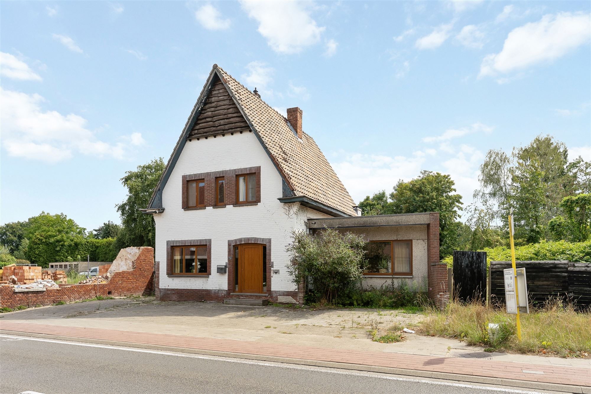 Hoofdfoto van de publicatie: GERENOVEERDE WONING OP CENTRALE LIGGING
