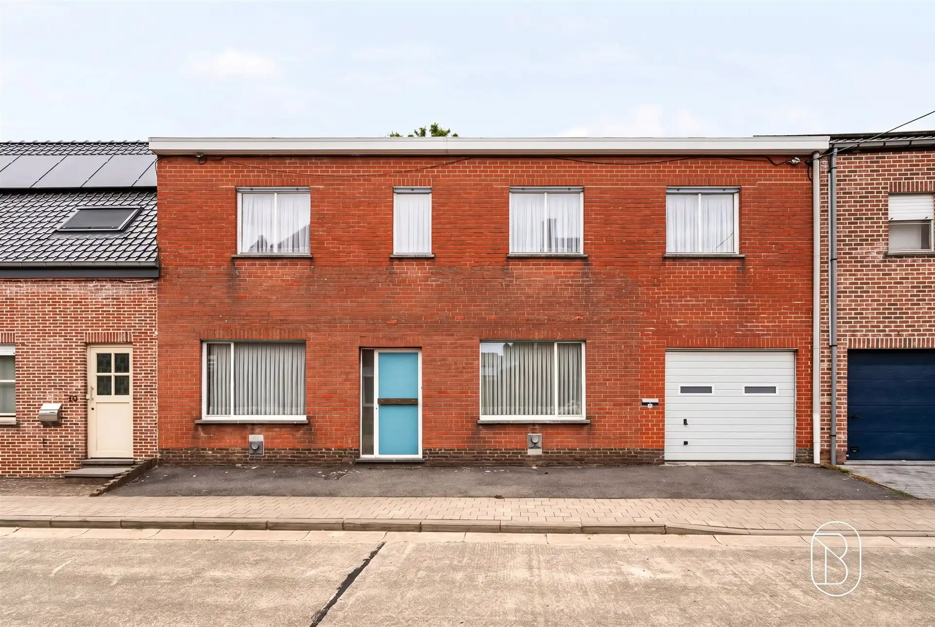 Te renoveren woning met 9 slpk, garage en tuin in Deerlijk foto 3