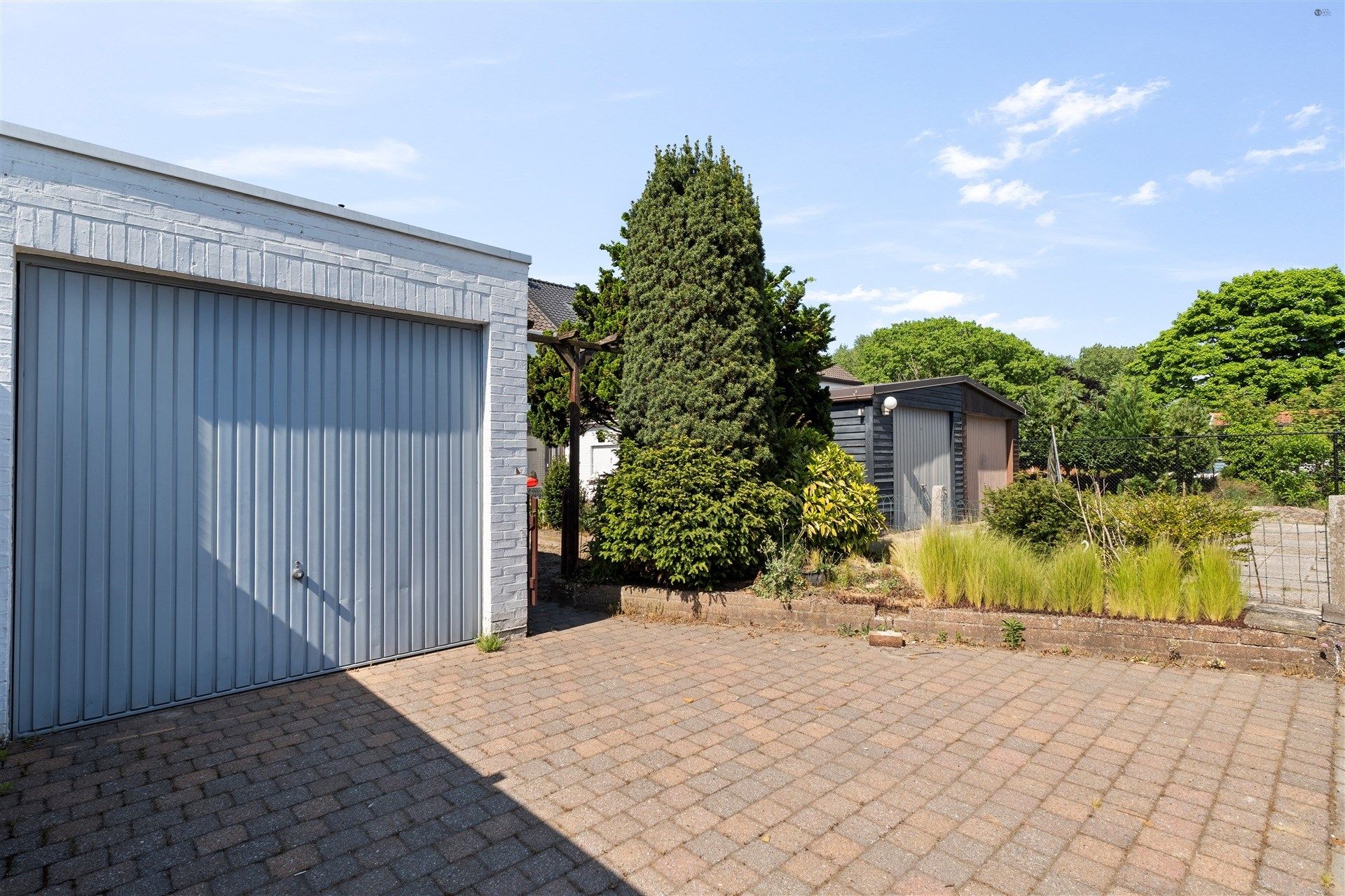 Te renoveren rijwoning op een rustige locatie in Kemzeke foto 2