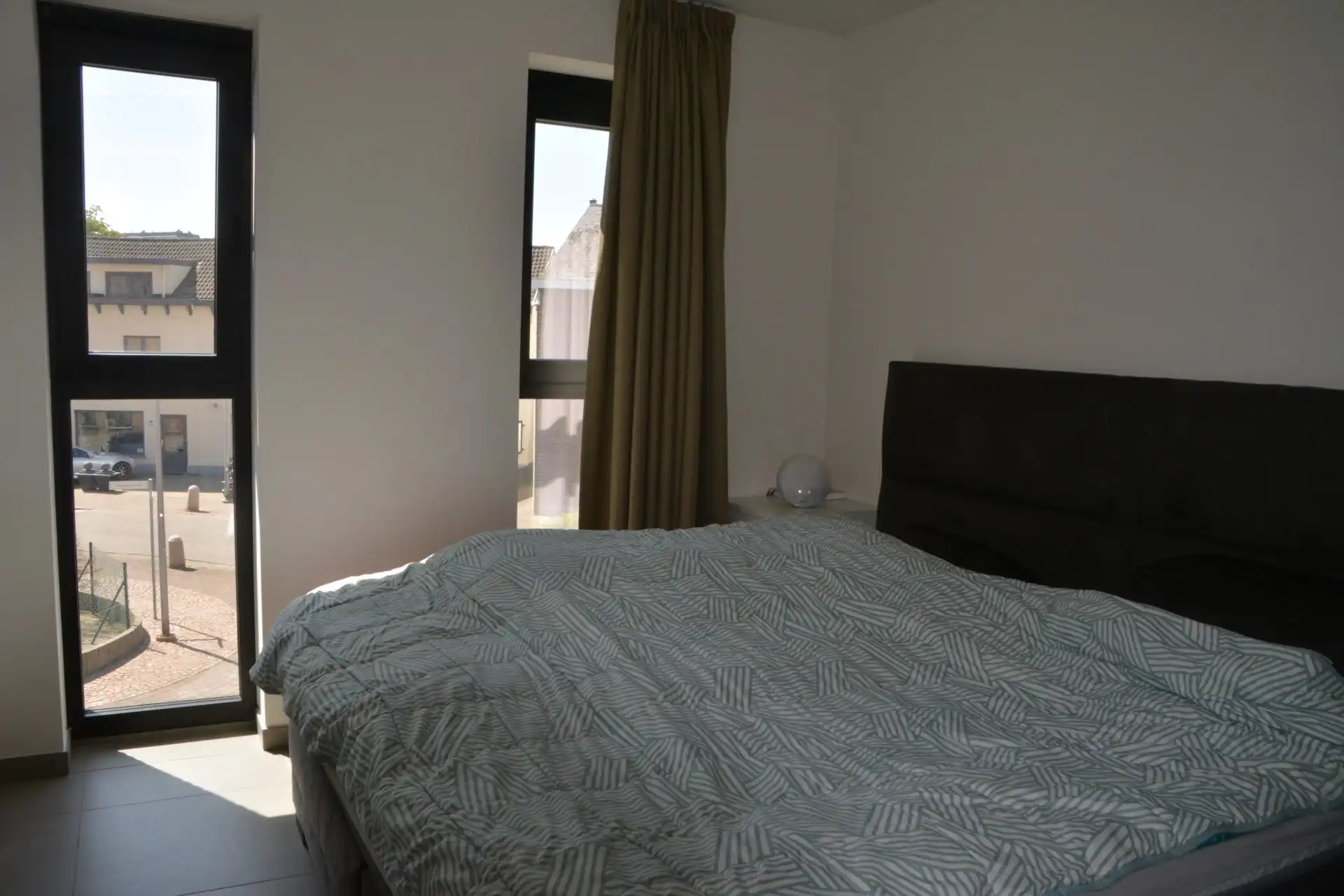 STIJLVOLLE ENERGIEZUINIGE NIEUWBOUWWONING MET 3 SLPK  IN CENTRUM LANAKEN ! foto 14