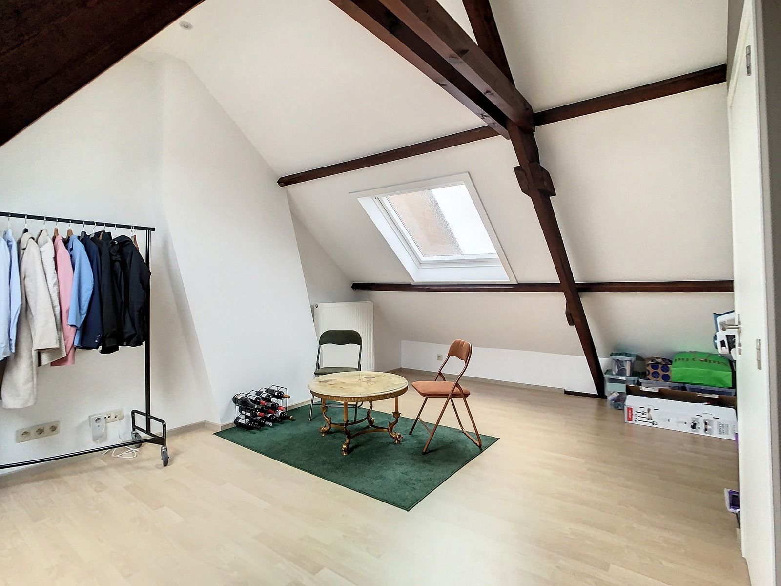 Centraal gelegen triplex app met 2 SLPK én terras! foto 10