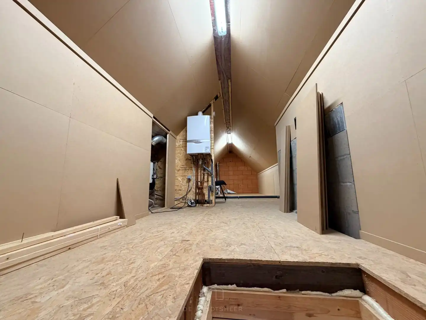 Stijlvol dakappartement met 3 slaapkamers, 2 badkamers en uitzonderlijk veel maatwerk foto 32