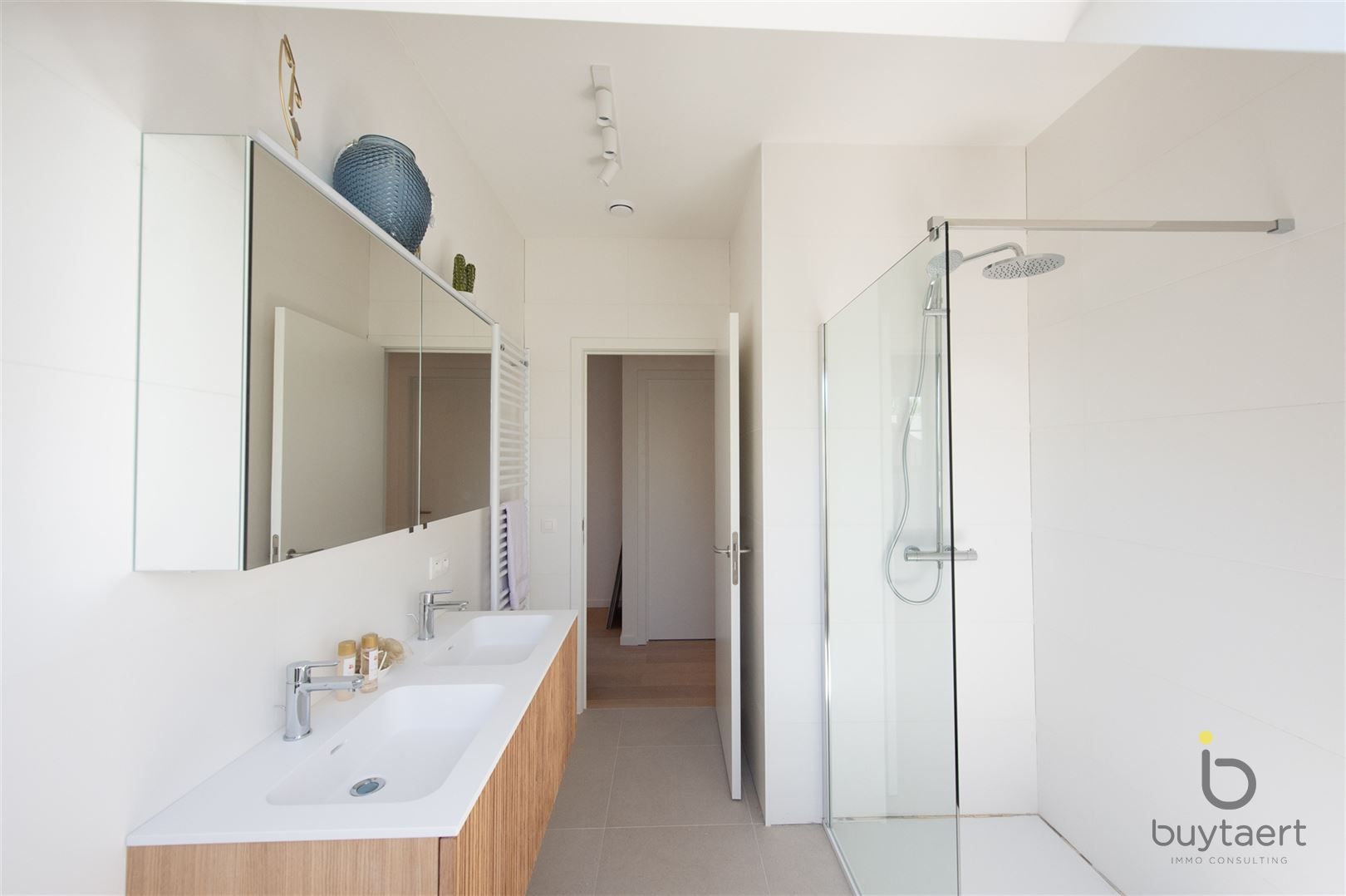 Beleef luxe, comfort en energiezuinigheid in een karaktervolle architectuur. foto 13