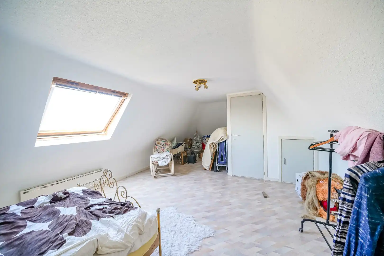 Opbrengstwoning met 2 verhuurde appartementen, tuin en 2 garages in Stene foto 22