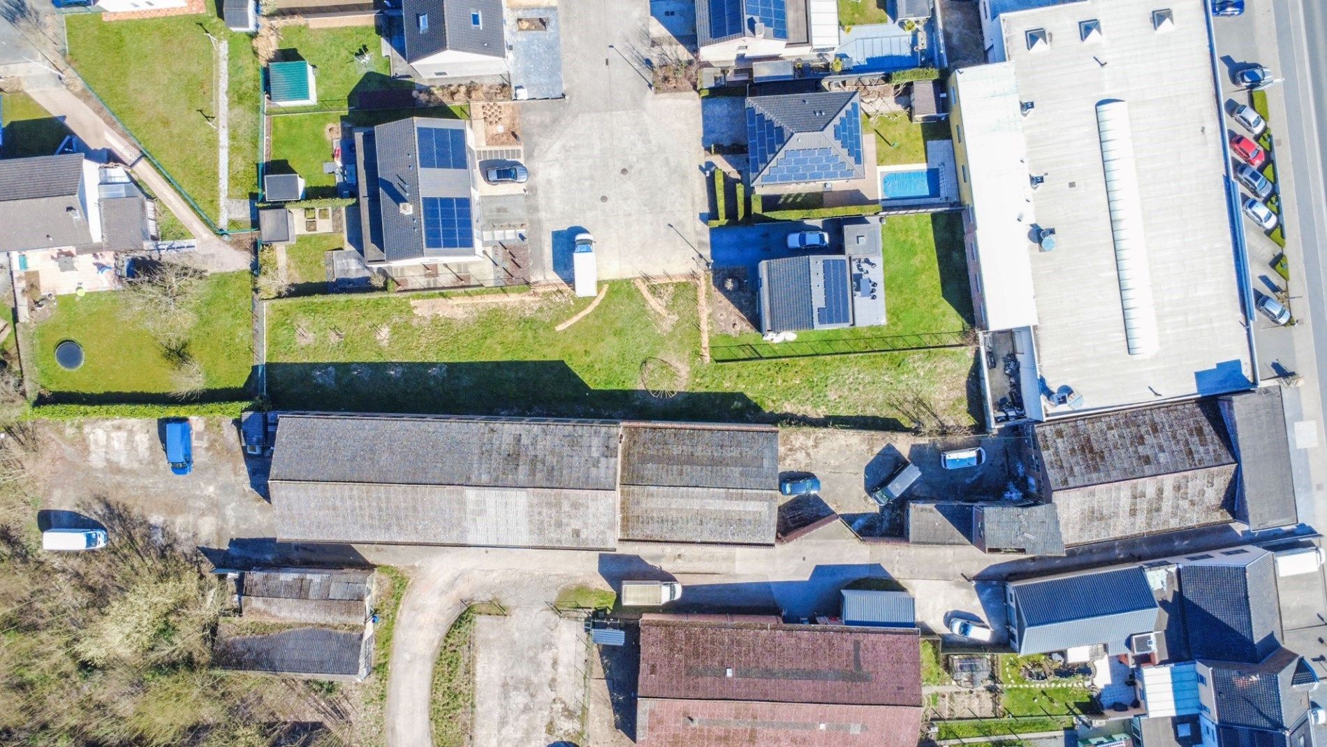 Een uitstekend gelegen geheel van KMO-units / werkplaatsen foto 5