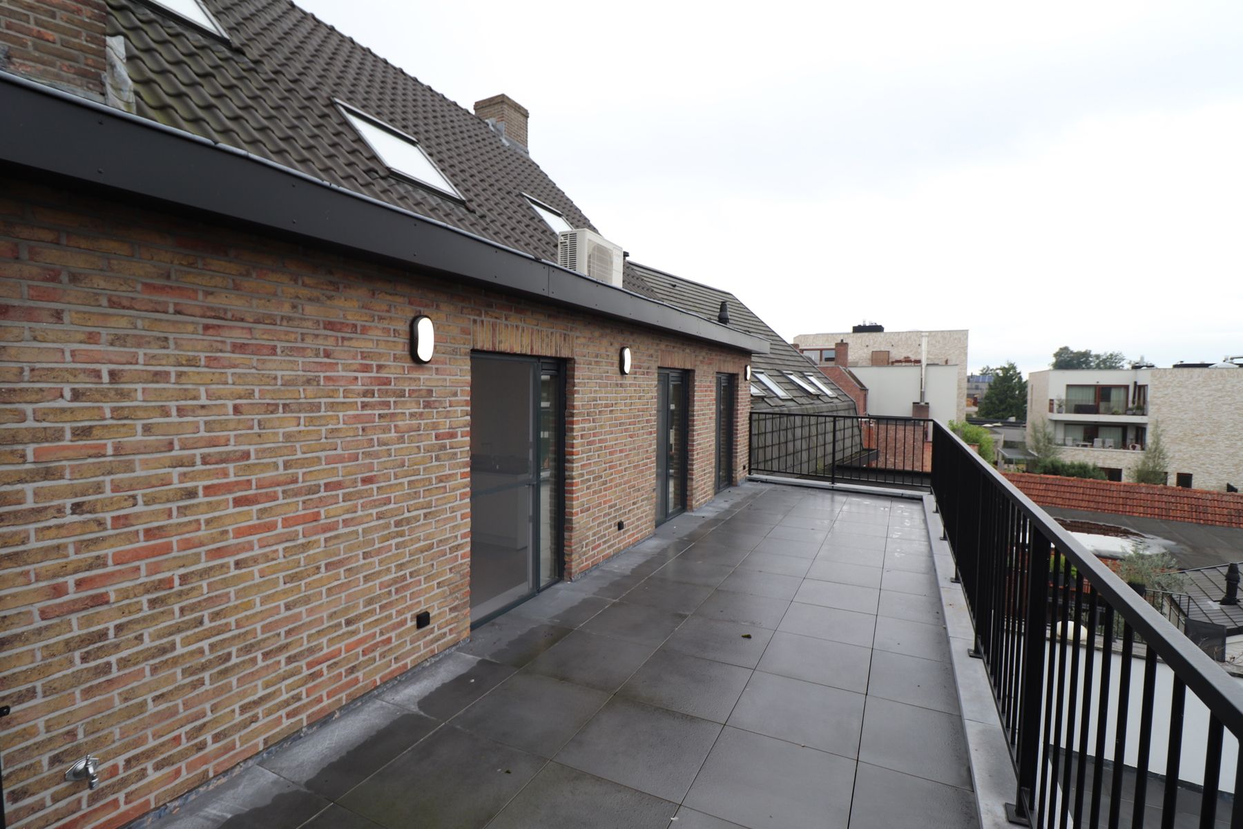 Gerenoveerd duplex-appartement (2de en 3de verdieping) met terras (ca 28 m²), garage en fietsenberging. foto 12