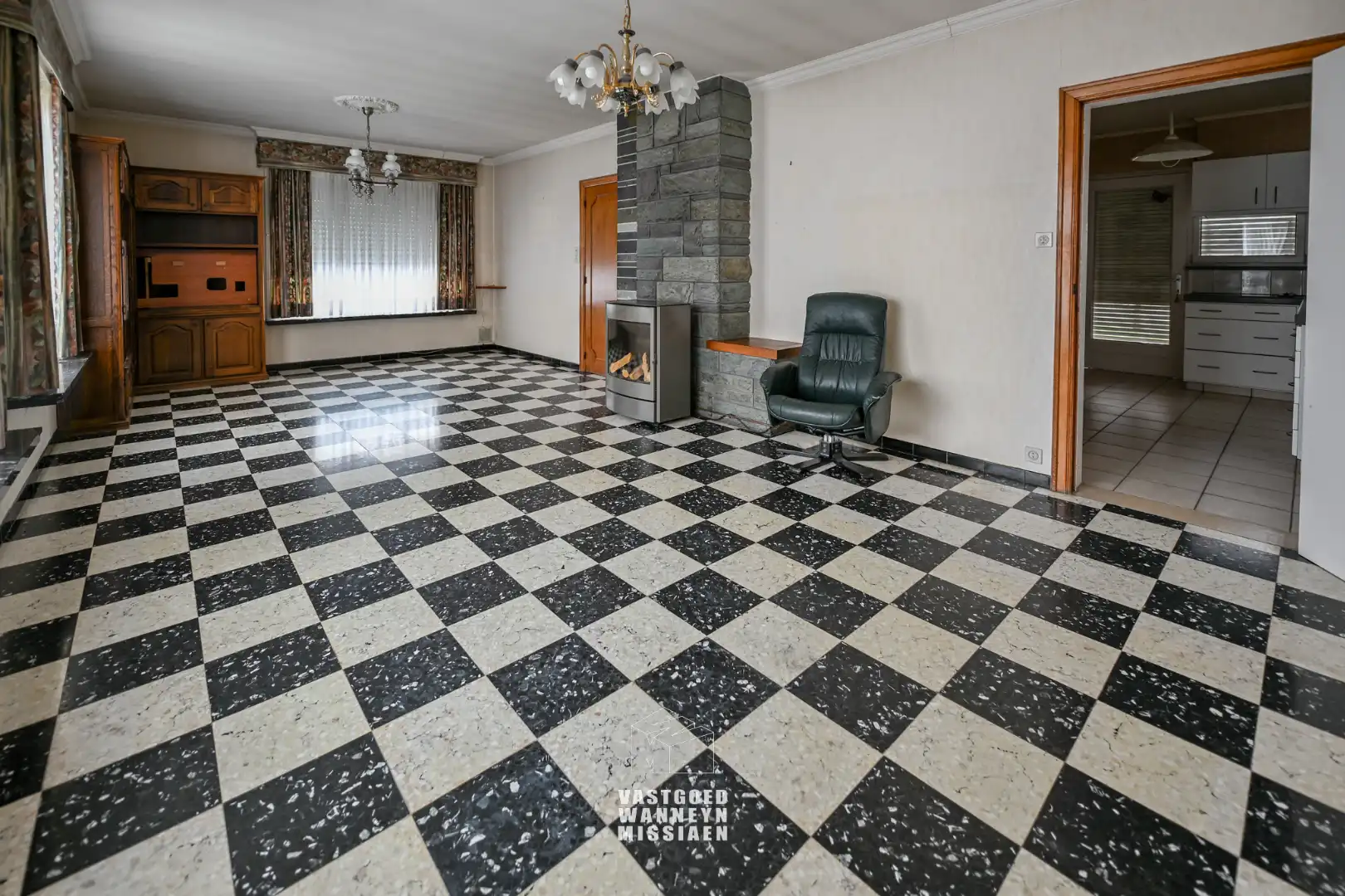 Ruime halfopen bebouwing met 4 slaapkamers, garage en tuin foto 6