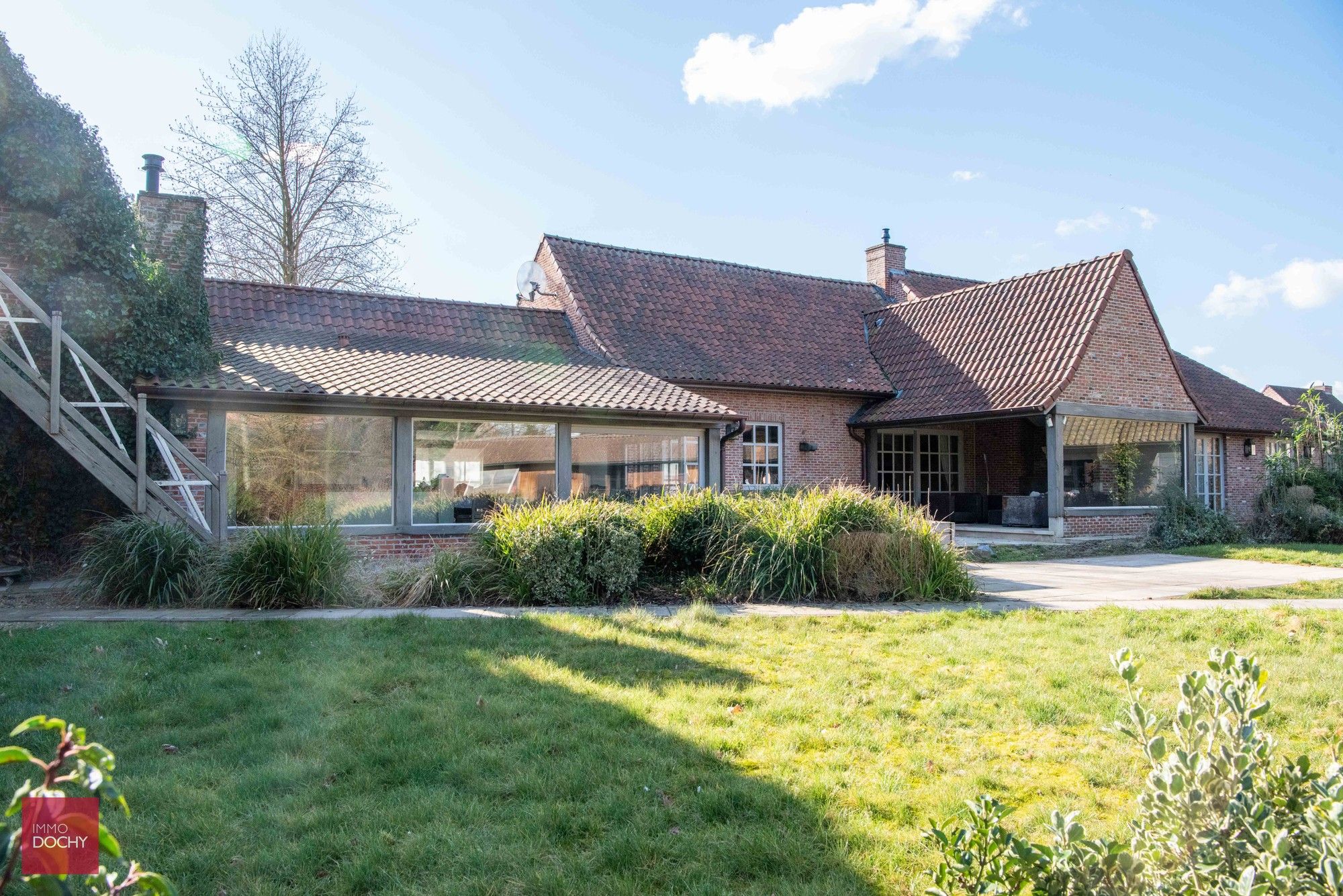 Centraal en rustig gelegen villa met praktijkmogelijkheden foto 1