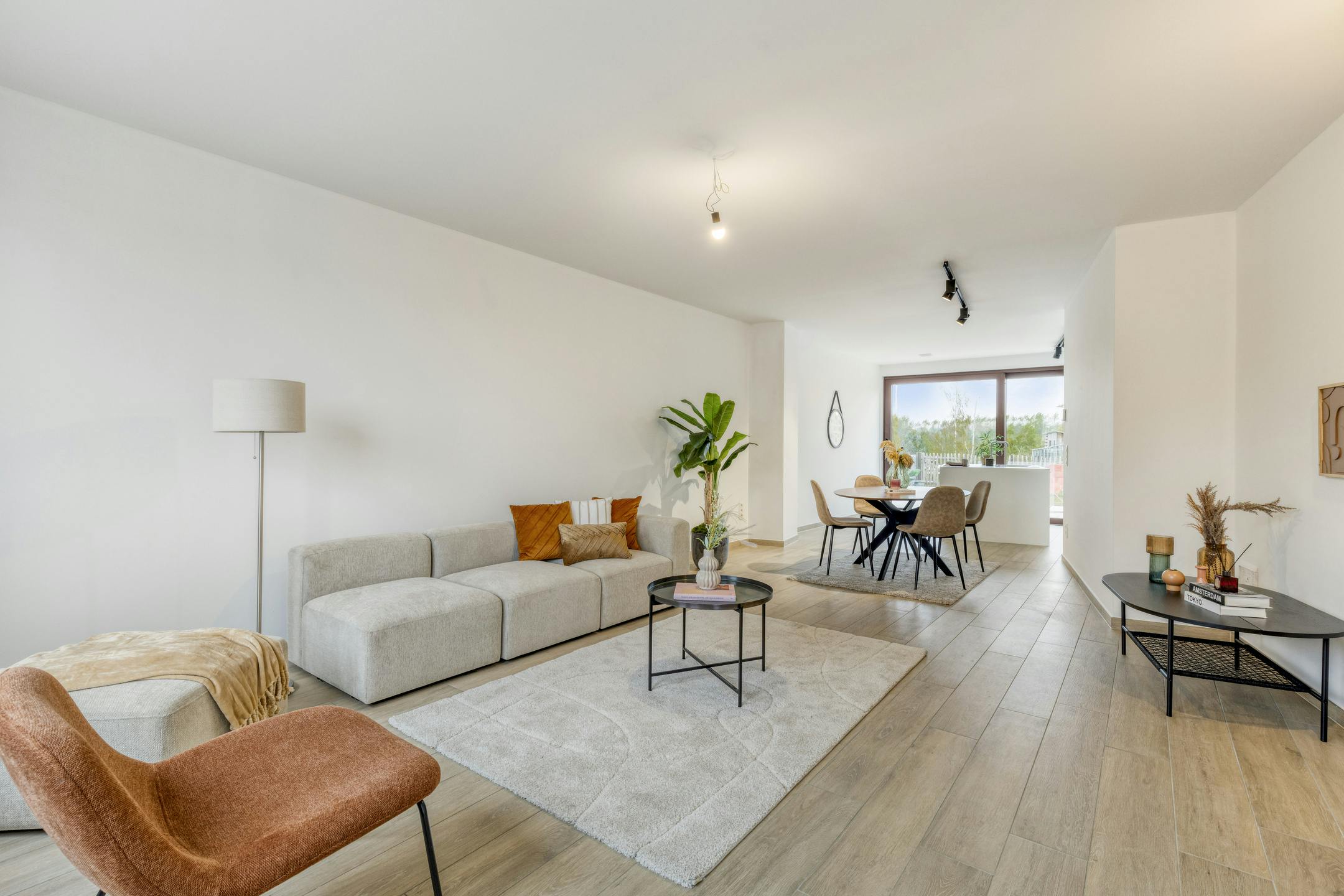 Instapklare nieuwbouwwoning met 3 slaapkamers en zwemvijver foto 2