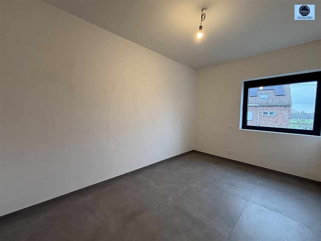 NIEUWBOUWWONING MET 4 SLAAPKAMERS EN GARAGE. foto 9