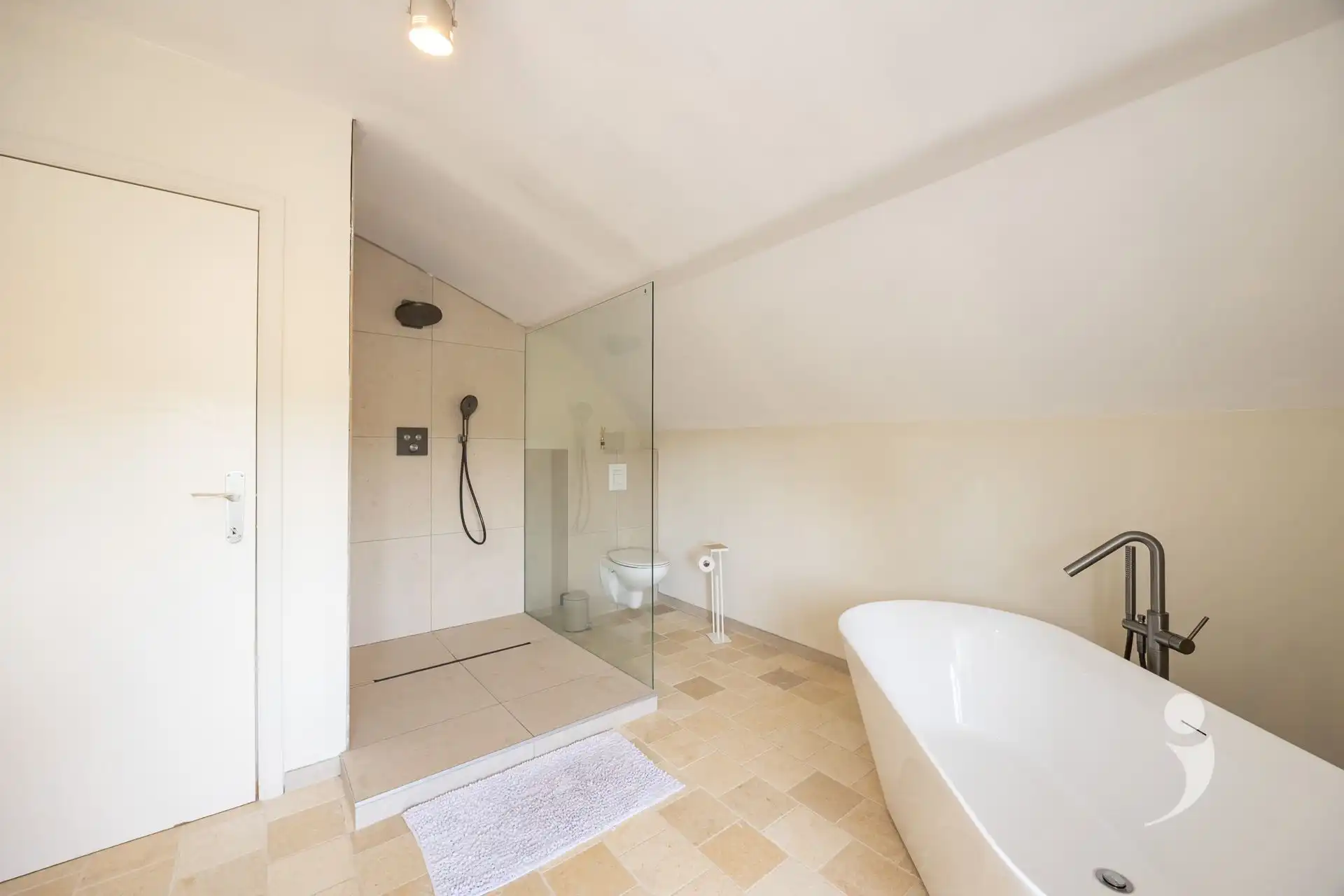 Karaktervolle gerenoveerde woning in Gelrode foto 21