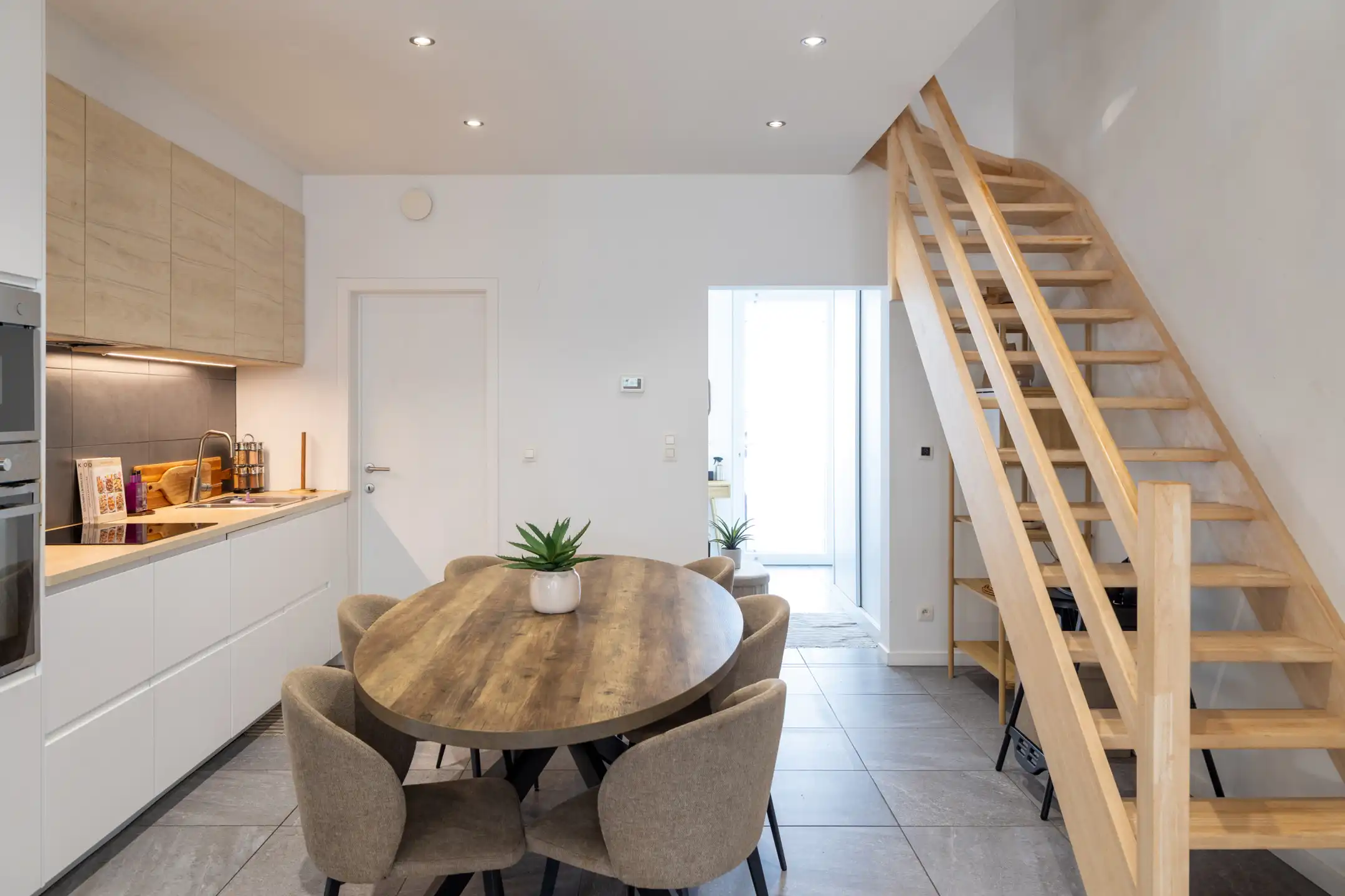 Smaakvol gerenoveerde, instapklare woning met 3 slaapkamers in het hartje van Temse foto 5
