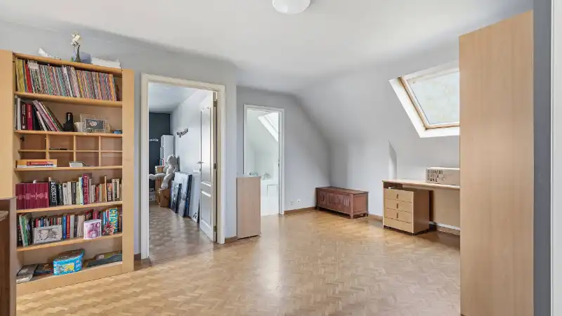 Villa van 265m² op 15 are met kantoor-praktijkruimte van 25m² en 3 slaapkamers foto 18