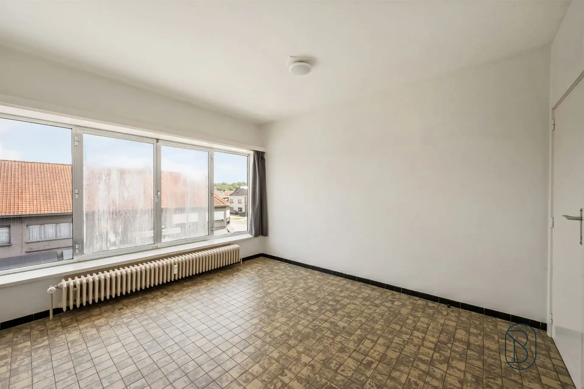 Topgelegen opbrengsteigendom: 4 app, 2 garages en handelsgv. foto 14