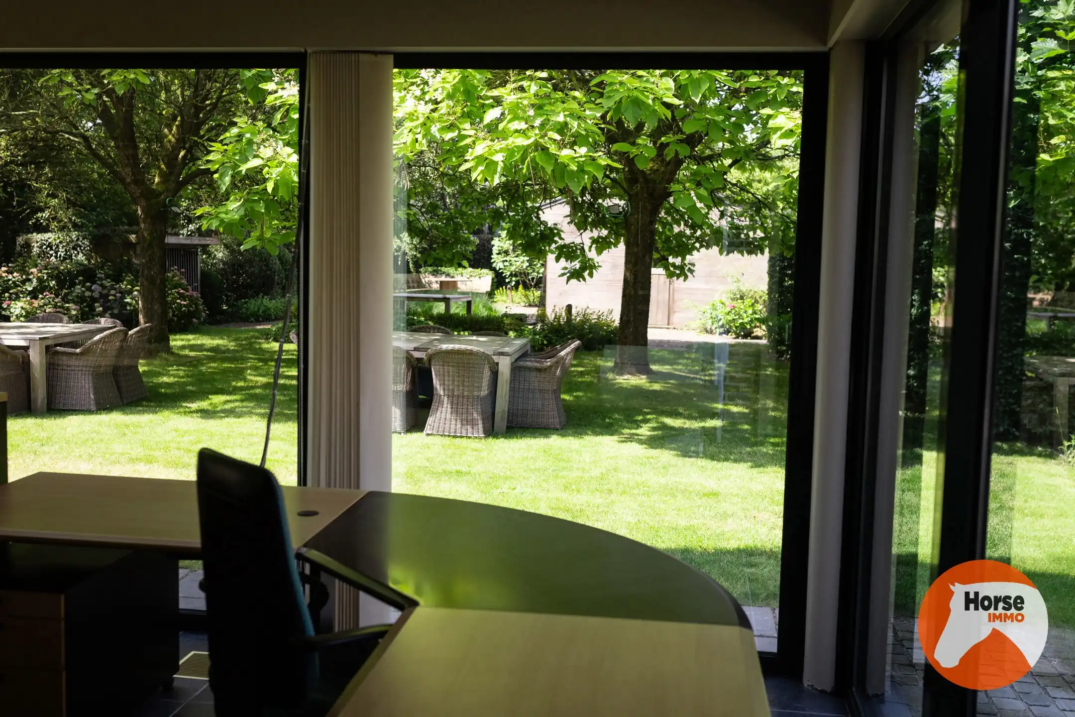 MERELBEKE -  Professioneel paardencomplex op 3,35HA foto 33