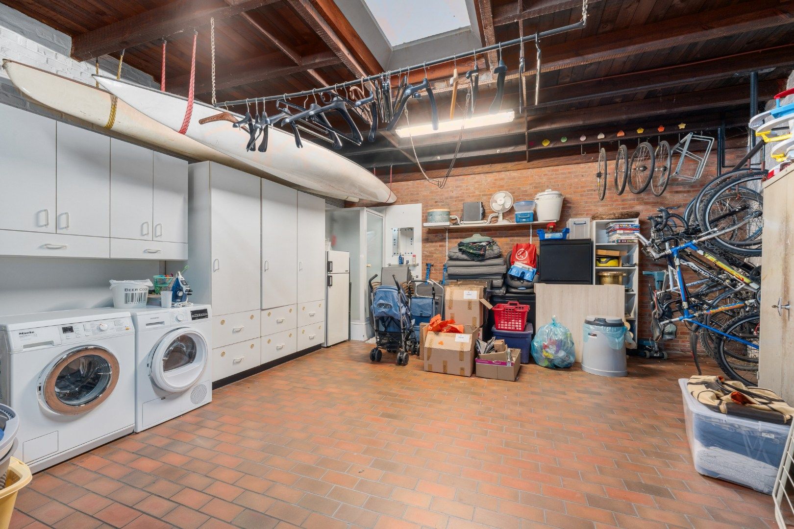 Unieke woning met handelsruimte, kantoor, 6 slpks & 200 m² atelier/magazijn – ideaal voor vrije beroepers foto 14