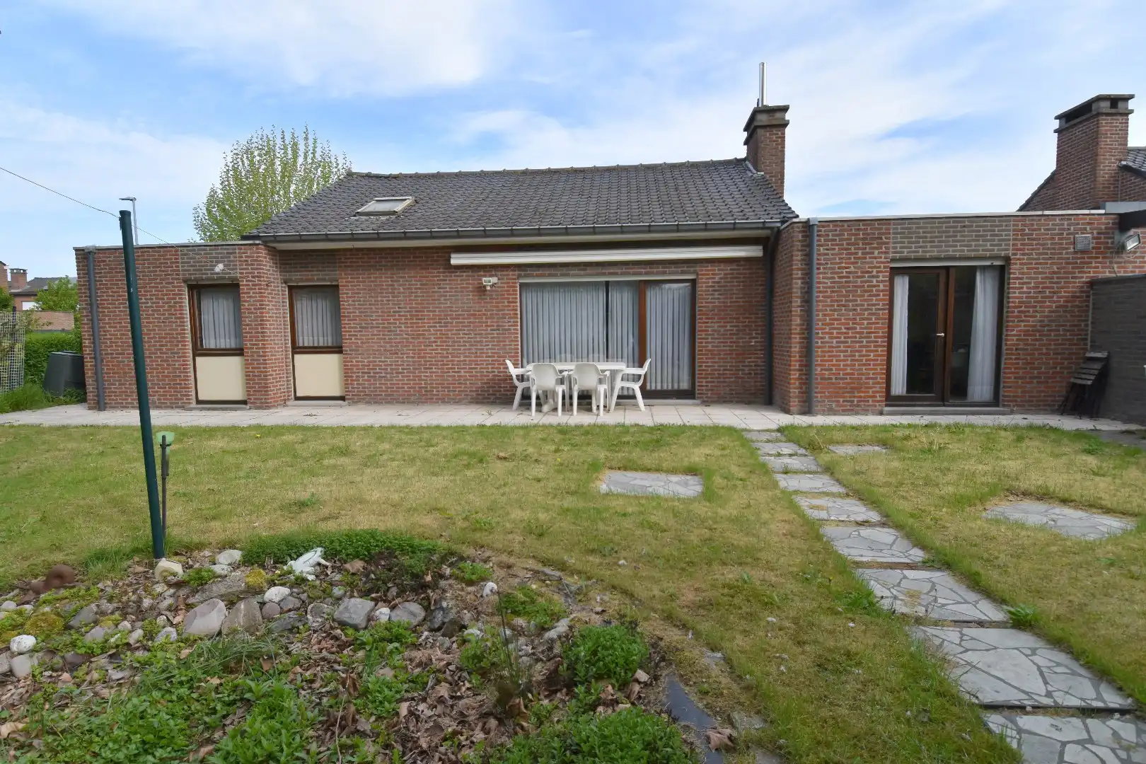 Ruime half open gelijkvloerse woning met tuin, garage en 3 slaapkamers in Harelbeke foto 15