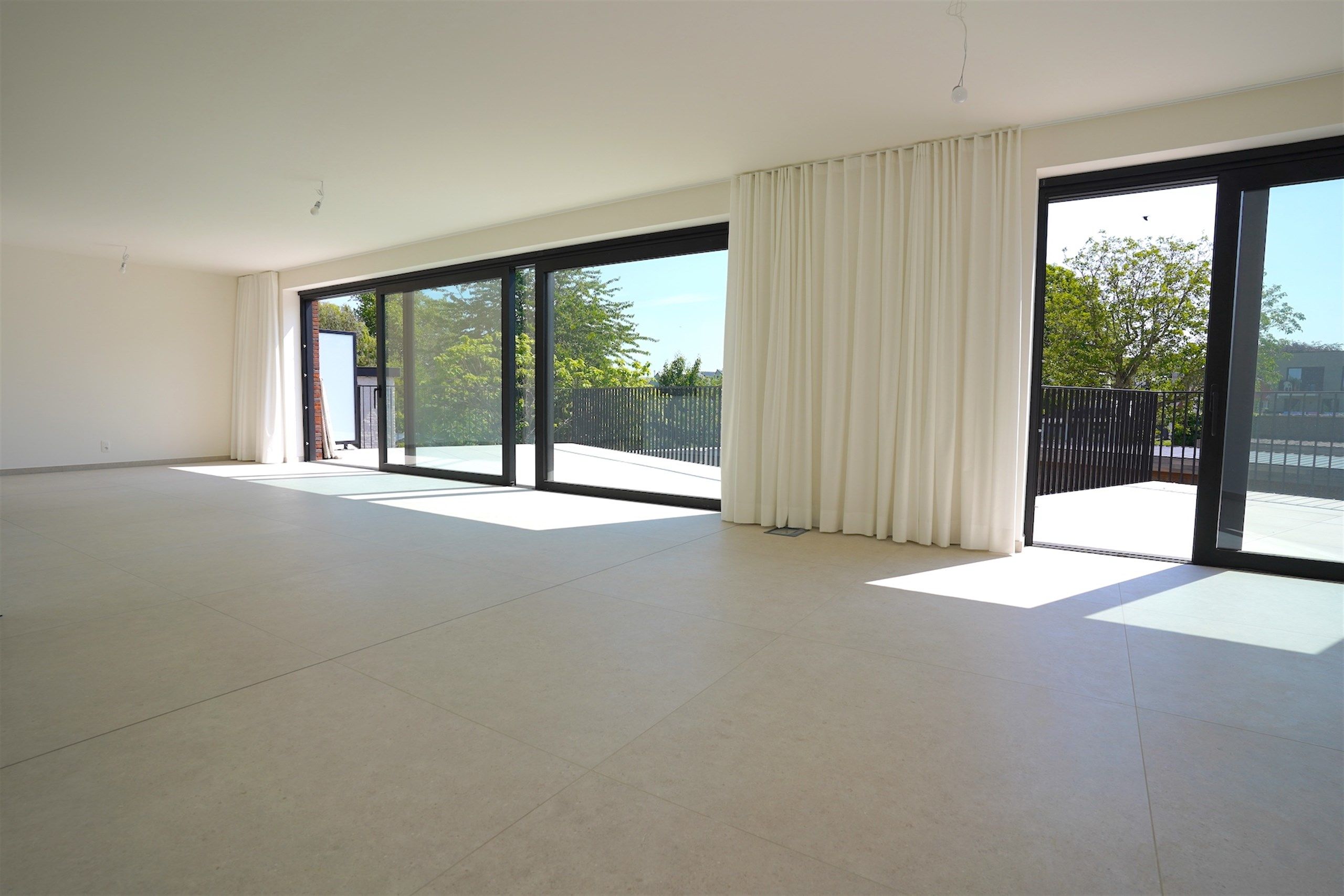Nieuwbouwappartement ('25) met groot terras en eigen Carport foto 5