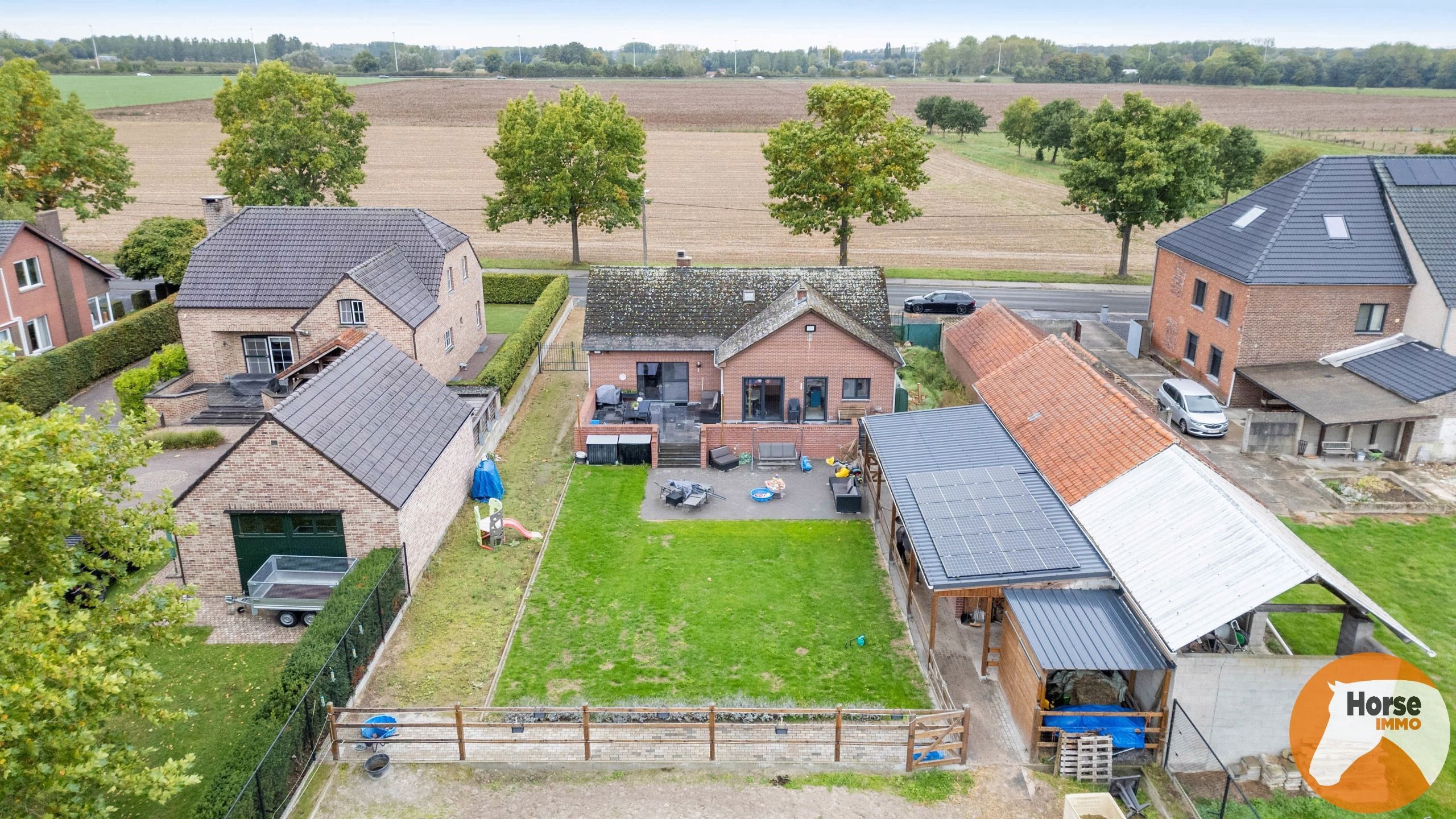 BILZEN-HOESELT - Gerenoveerde woning met paardenstal foto 3