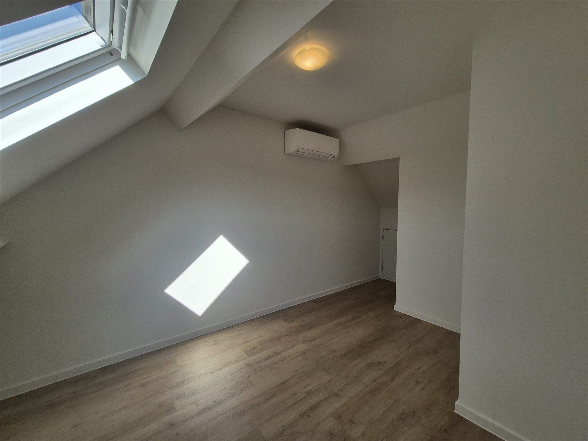 Opgeknapt 2-slaapkamer duplex-appartement op de eerste verdieping. foto 21